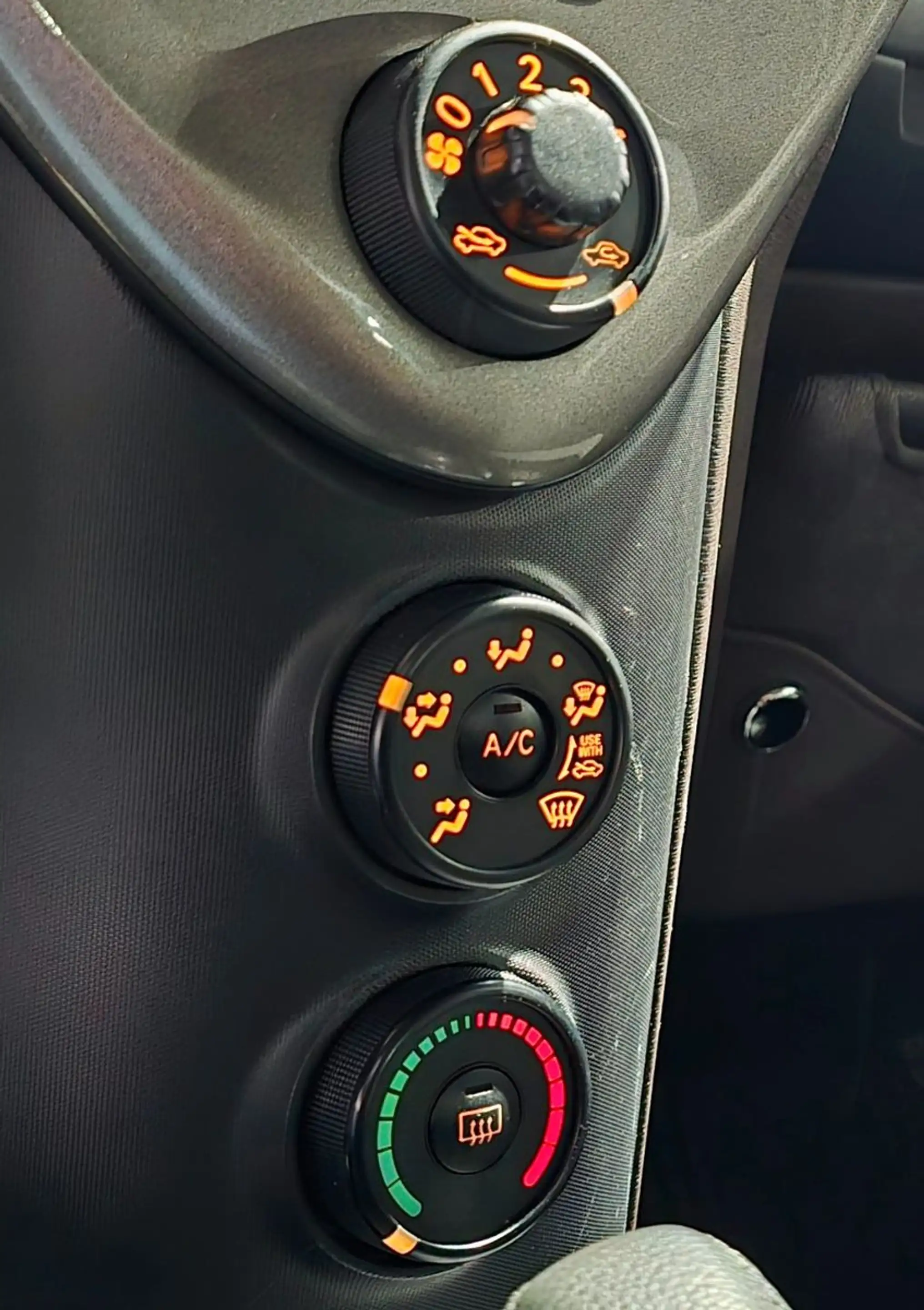 Toyota iQ iQ 1,0*AUTOMATIK*ERST-37TKM*KLIMA*E-FENSTER — photo 15