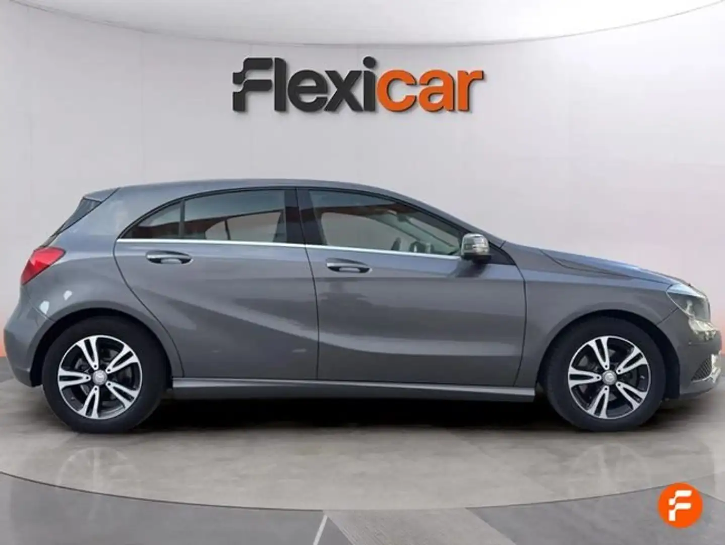 Mercedes-Benz A 180 BE AMG Line Gris - 2