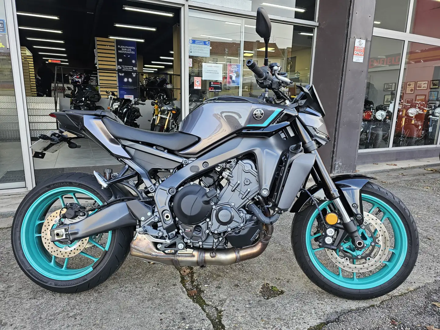Yamaha MT-09 Gris - 1