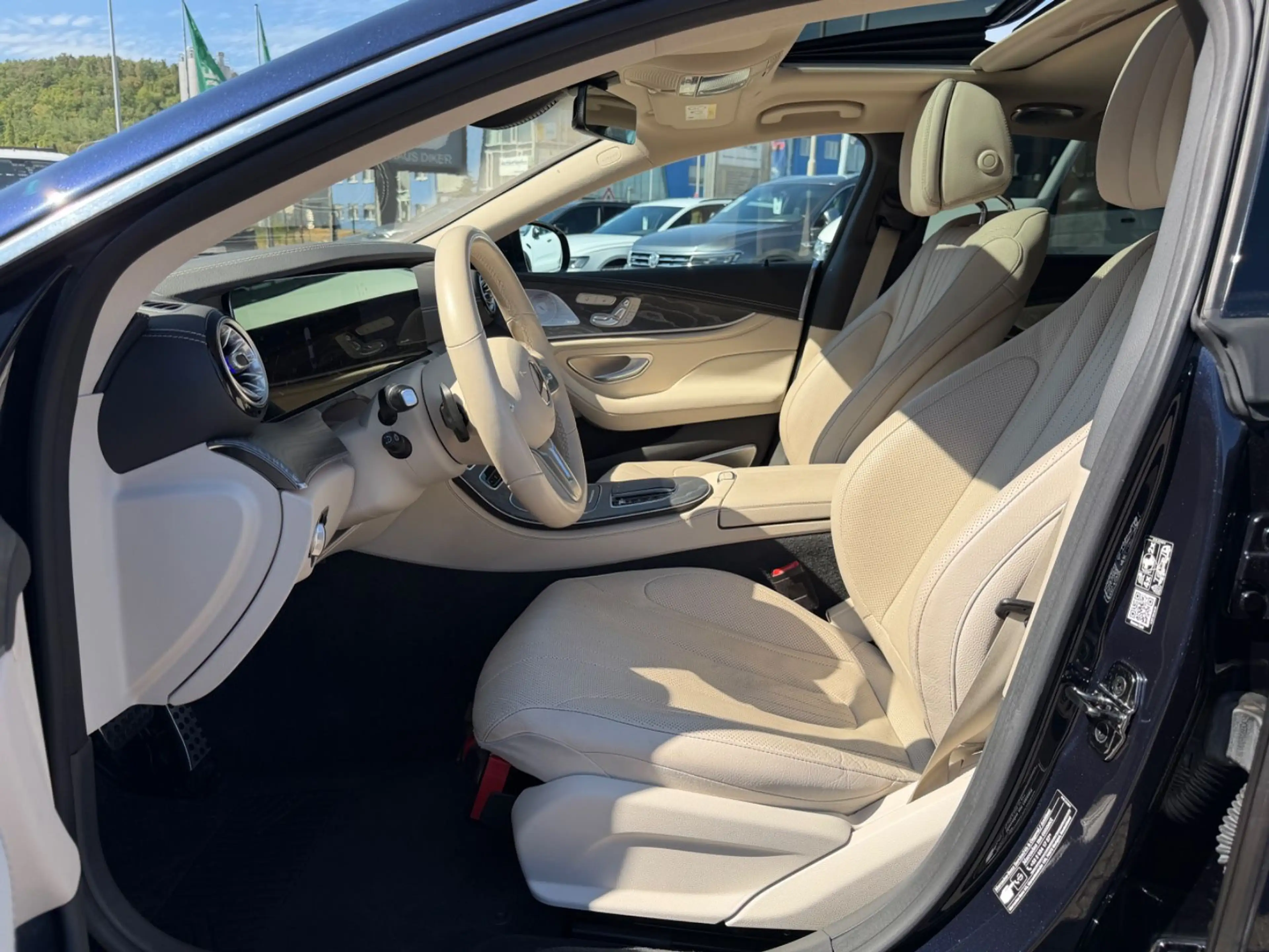 Mercedes-Benz CLS 400 d 4Matic AMG Line Burmester, 360° Kamera — photo 13