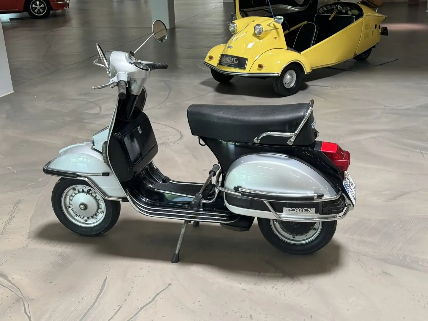 Vespa P 80 X Silber - 2