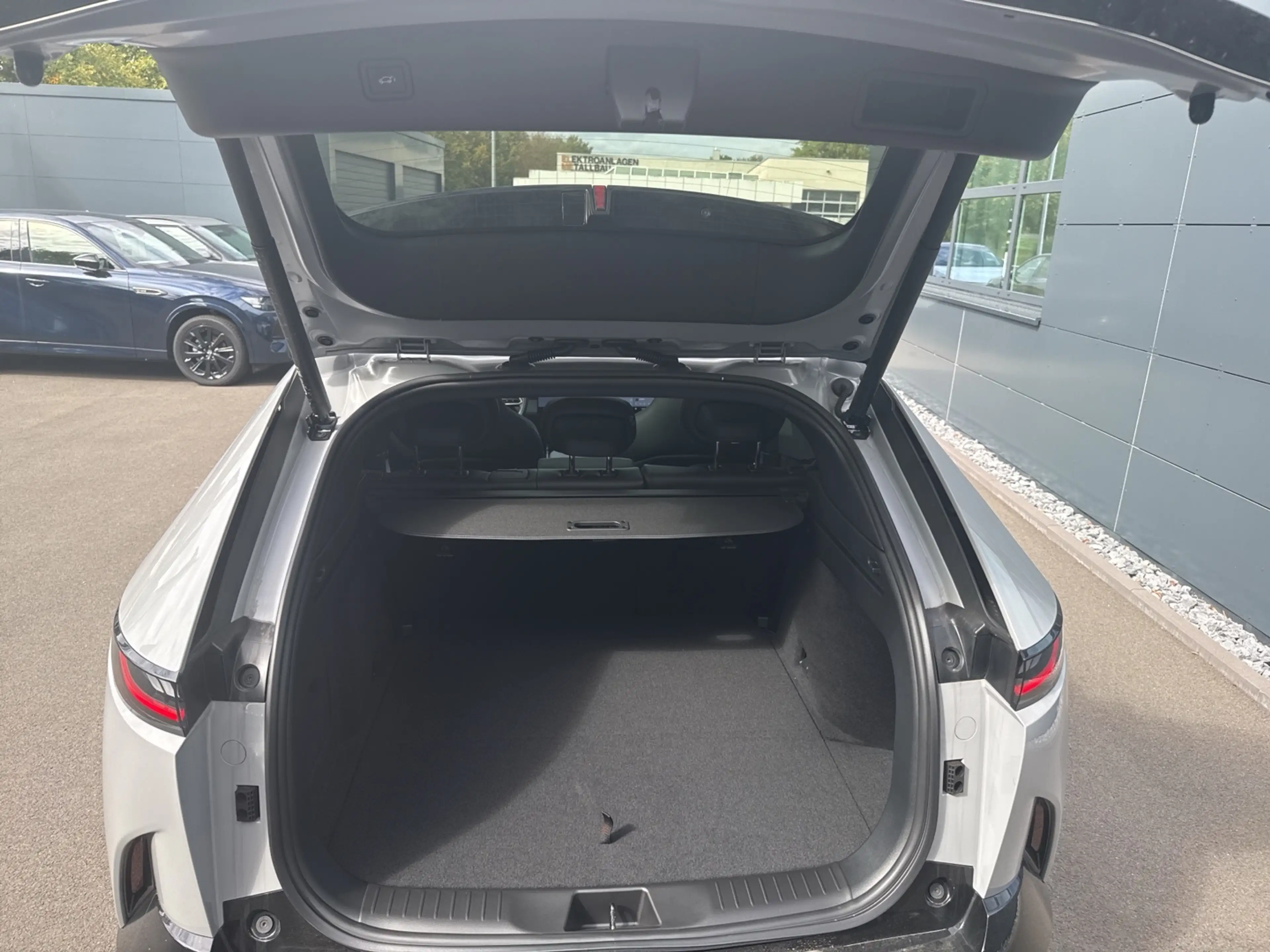 Mazda CX-6e Takumi 21 Zoll Metallic 258 **SOFORT** — photo 8