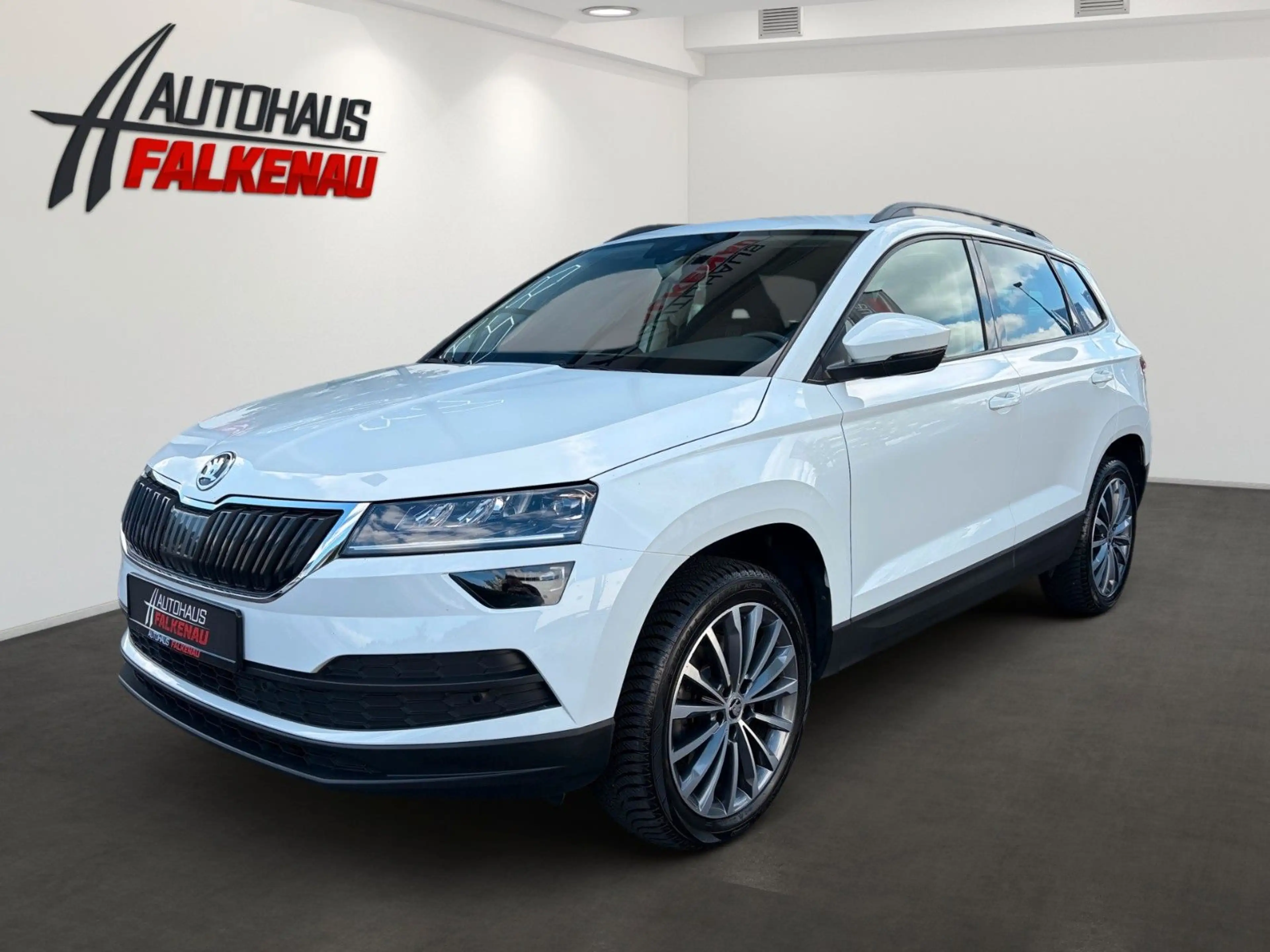 Skoda Karoq Style *CarPlay, Pano, AHK, Keyless, LED*