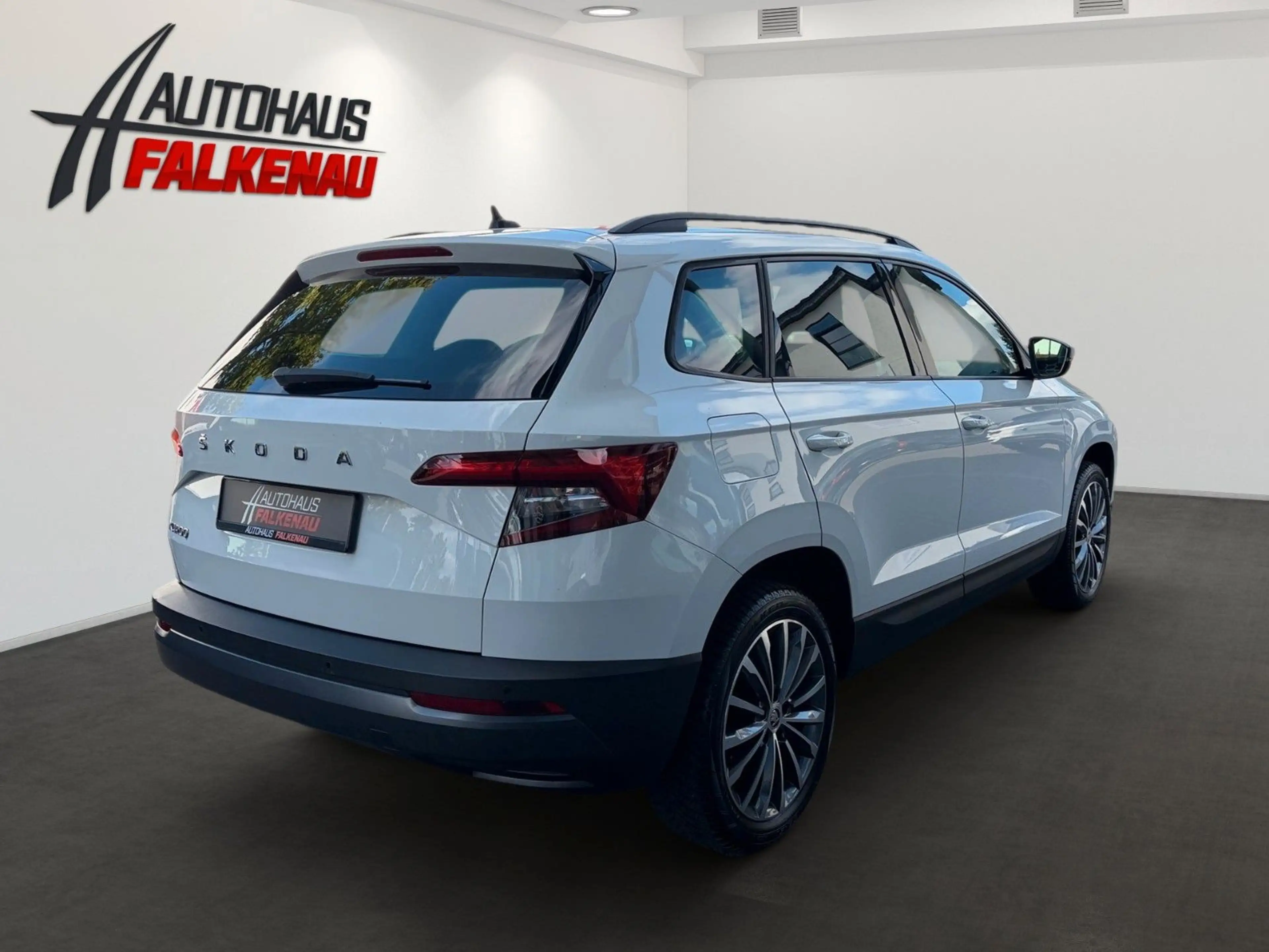 Skoda Karoq Style *CarPlay, Pano, AHK, Keyless, LED* — photo 4
