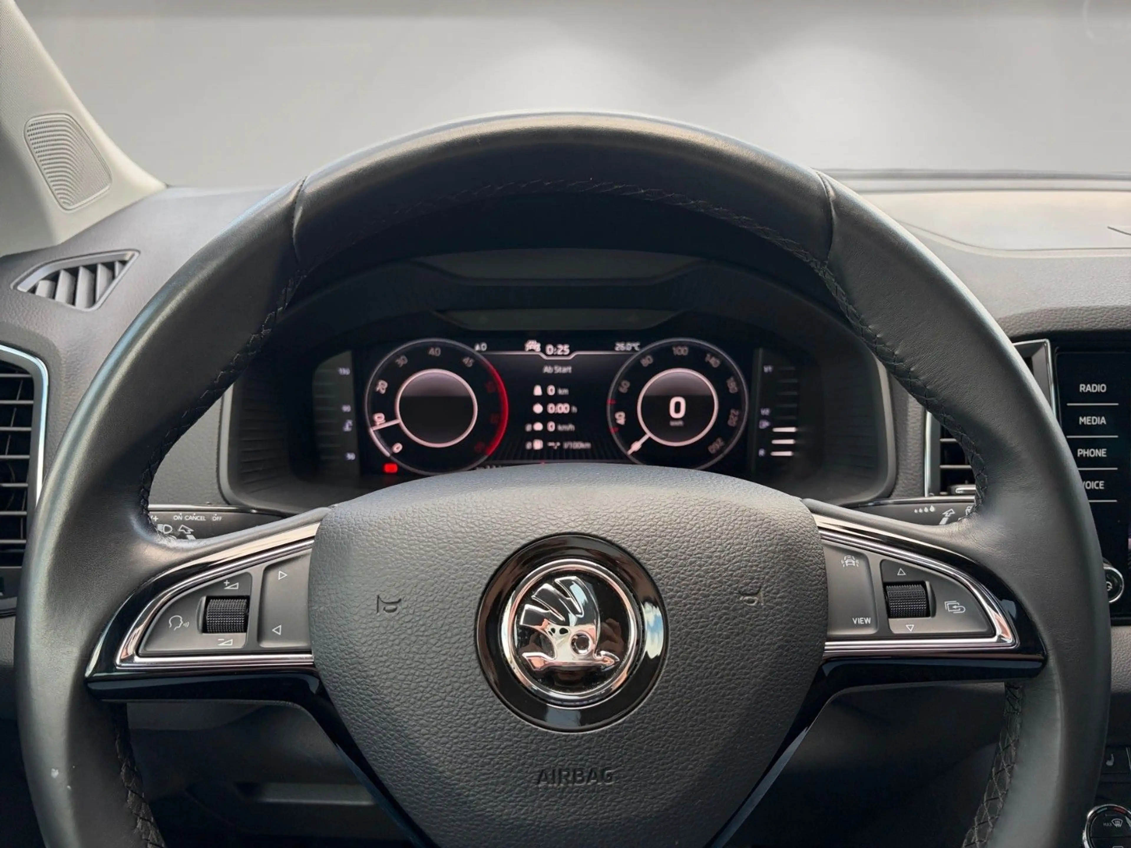 Skoda Karoq Style *CarPlay, Pano, AHK, Keyless, LED* — photo 13