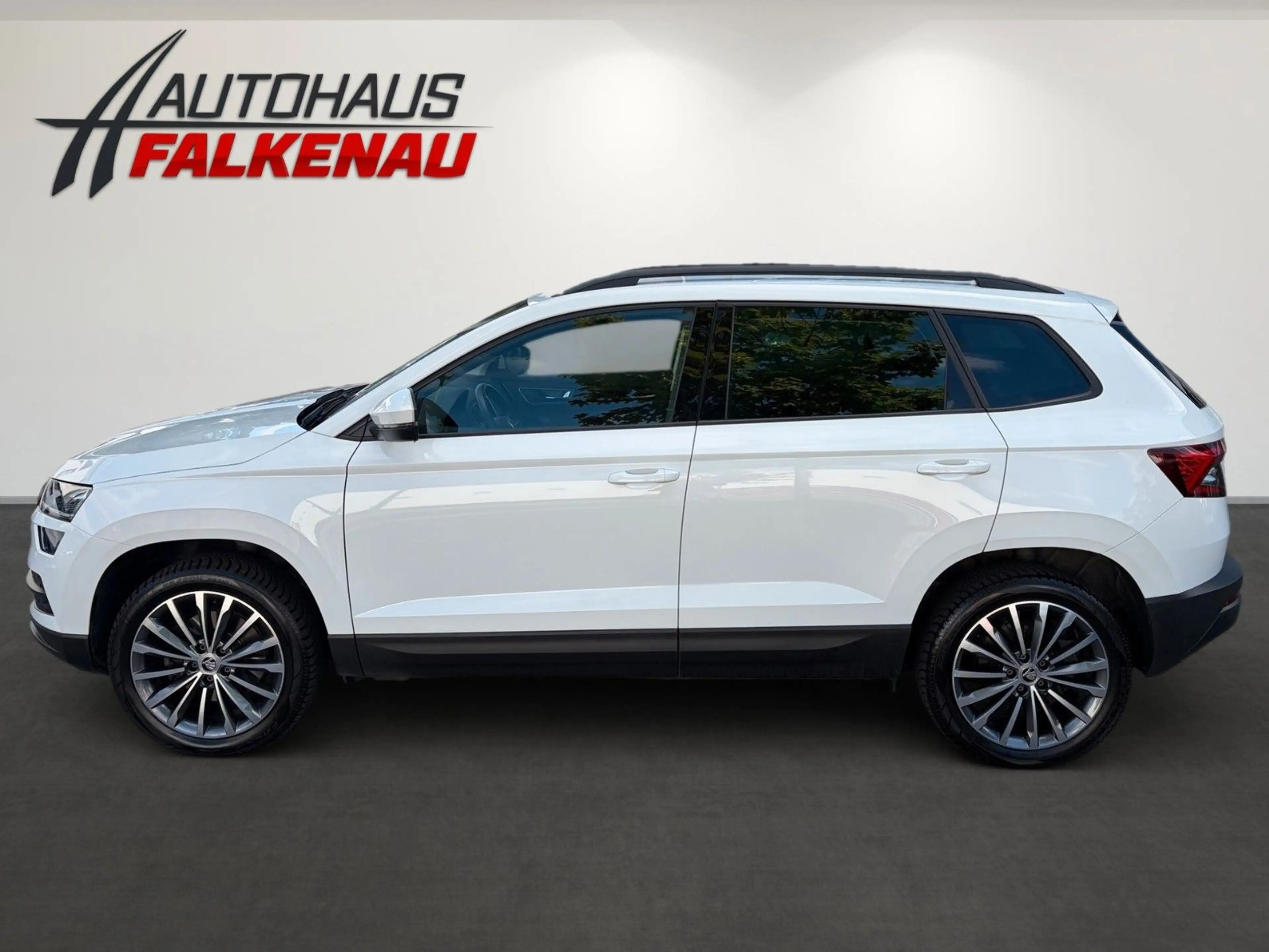 Skoda Karoq Style *CarPlay, Pano, AHK, Keyless, LED* — photo 7