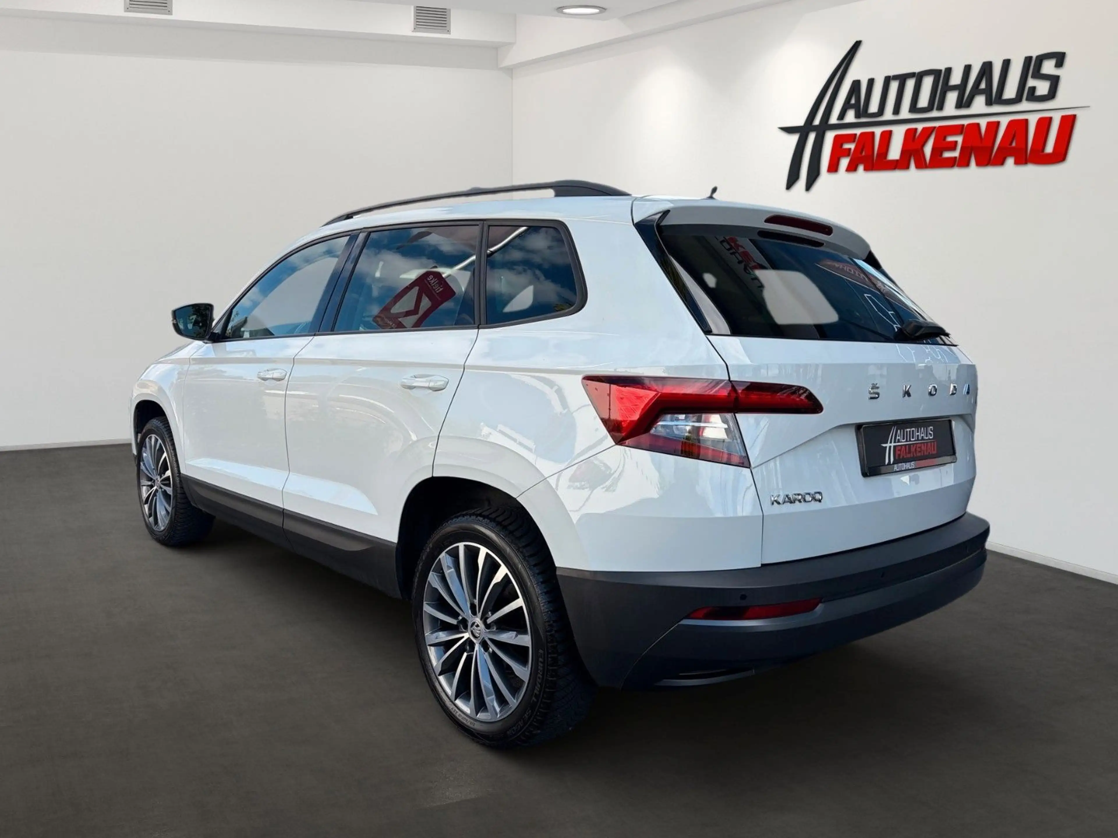 Skoda Karoq Style *CarPlay, Pano, AHK, Keyless, LED* — photo 6