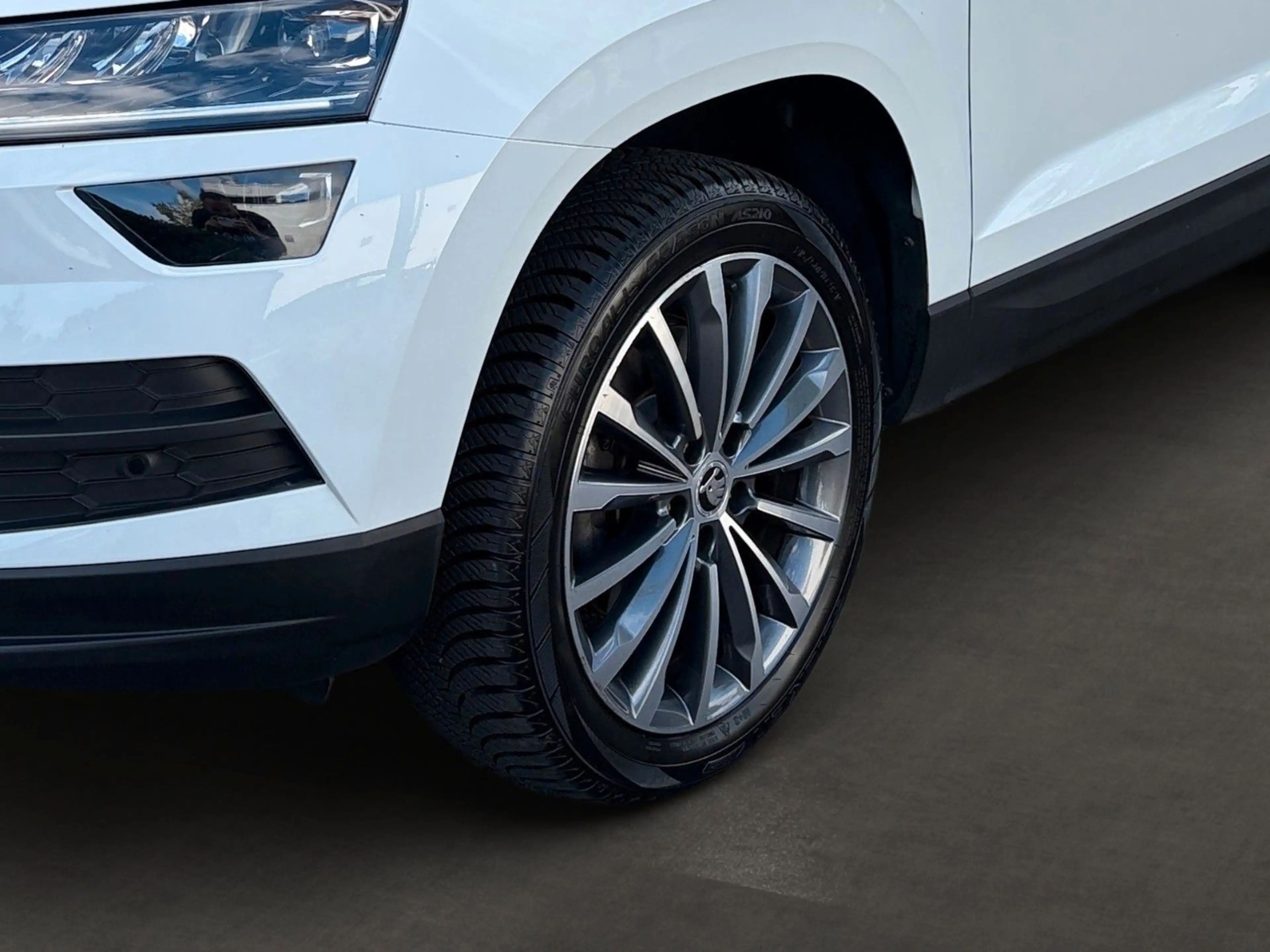Skoda Karoq Style *CarPlay, Pano, AHK, Keyless, LED* — photo 9