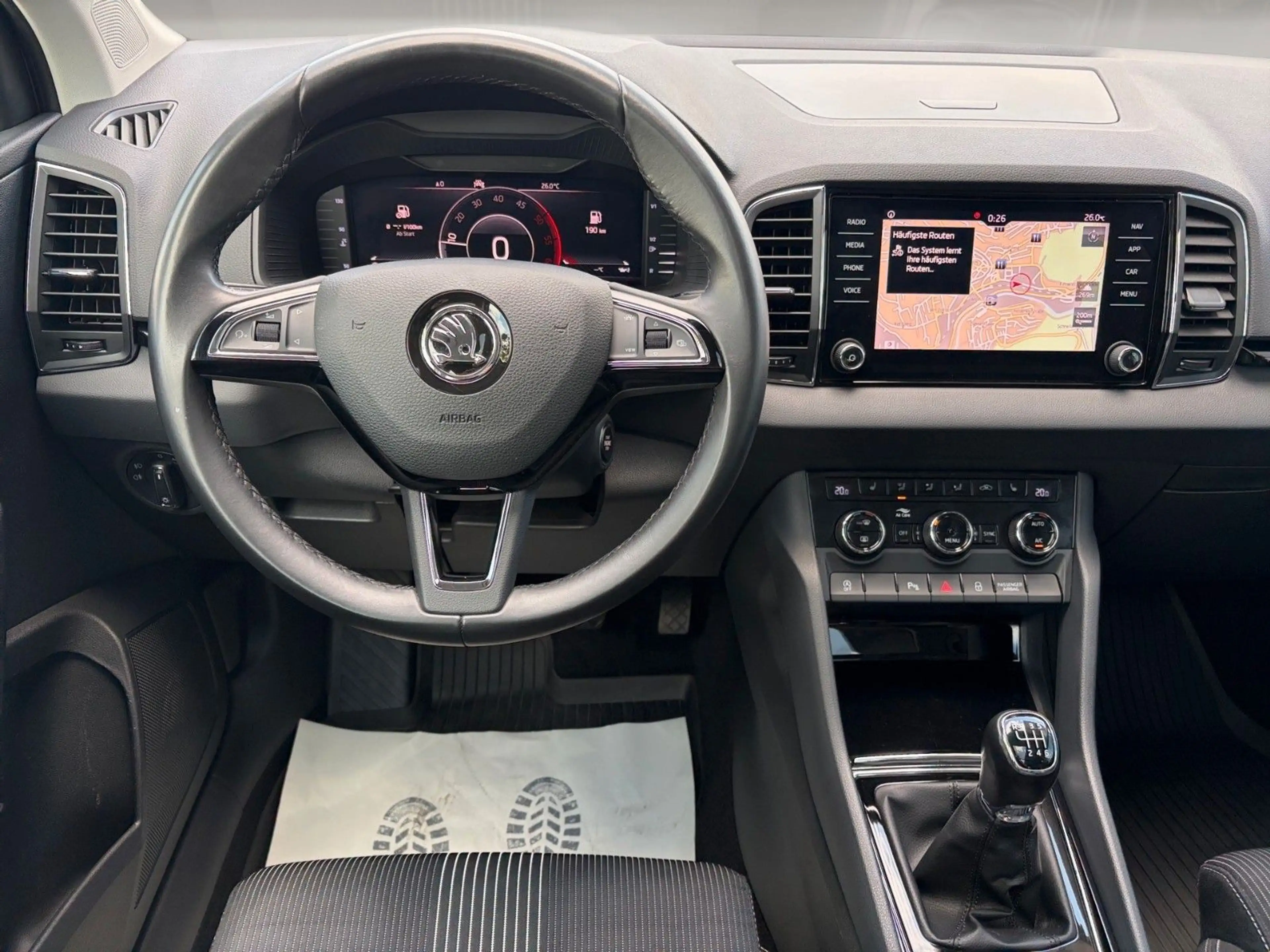 Skoda Karoq Style *CarPlay, Pano, AHK, Keyless, LED* — photo 12