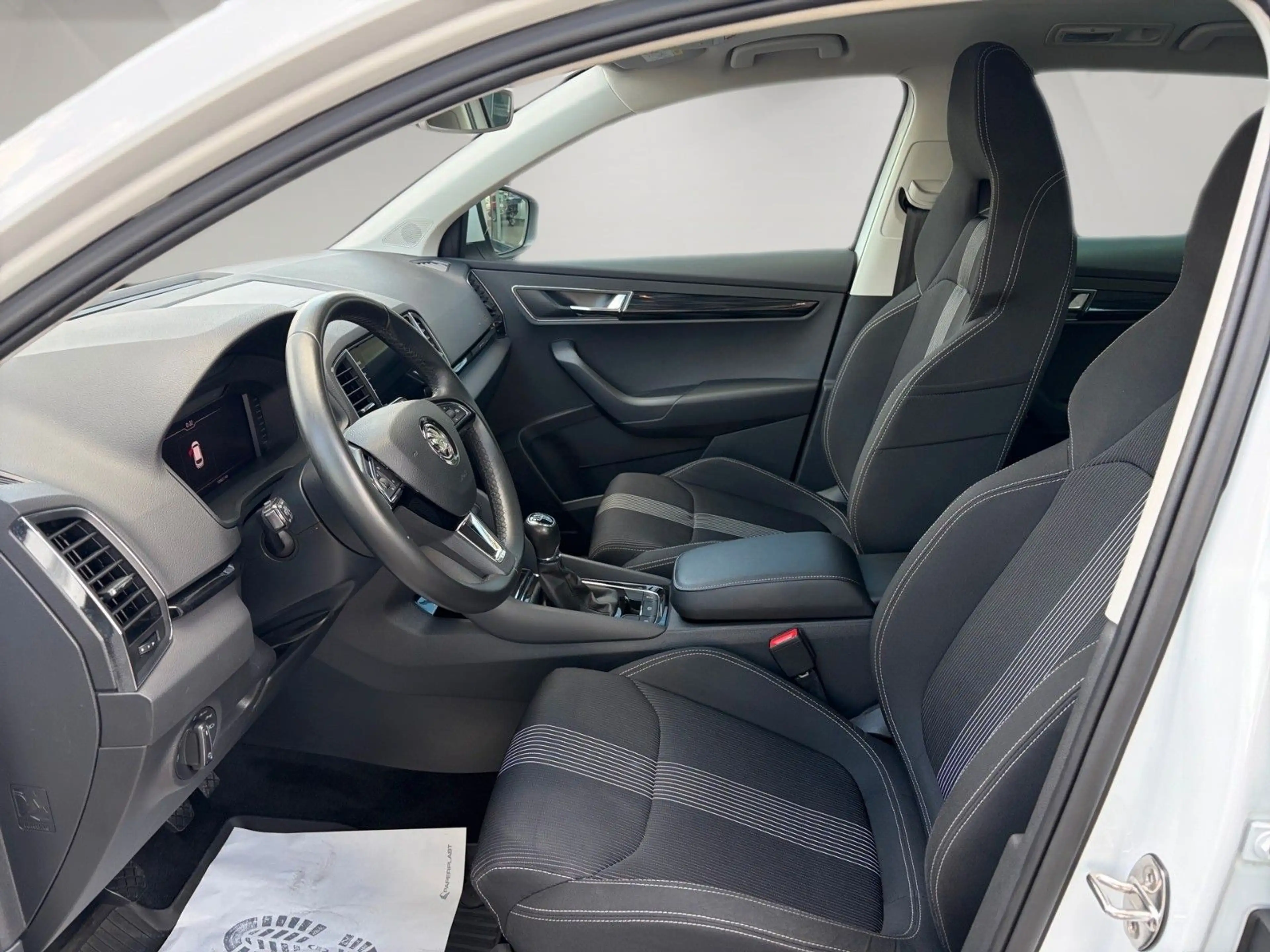Skoda Karoq Style *CarPlay, Pano, AHK, Keyless, LED* — photo 11