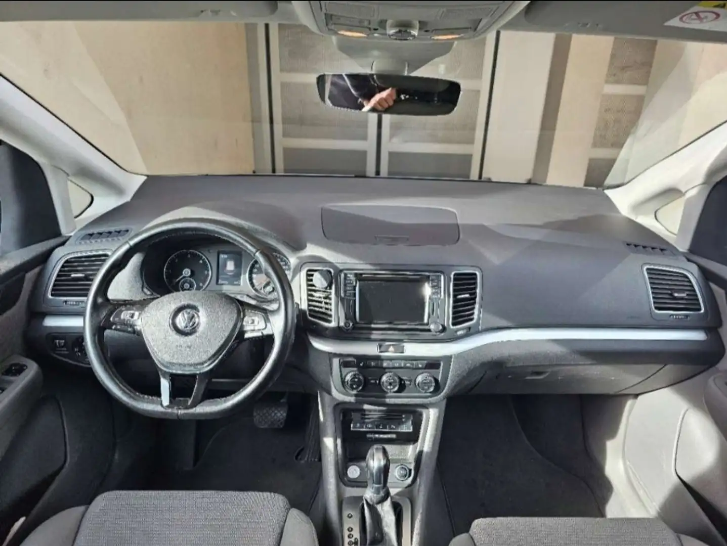 Volkswagen Sharan Business BMT SCR 2,0 TDI DSG Silber - 2