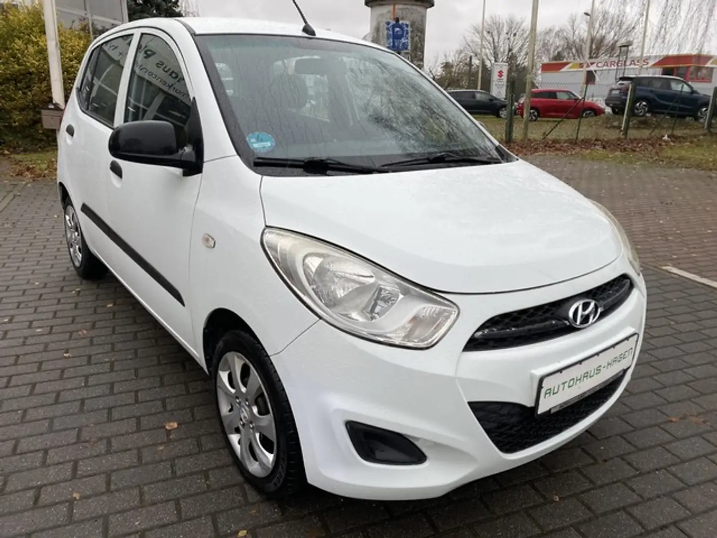Hyundai i10 1.1 Classic Allwetter Weiß - 2