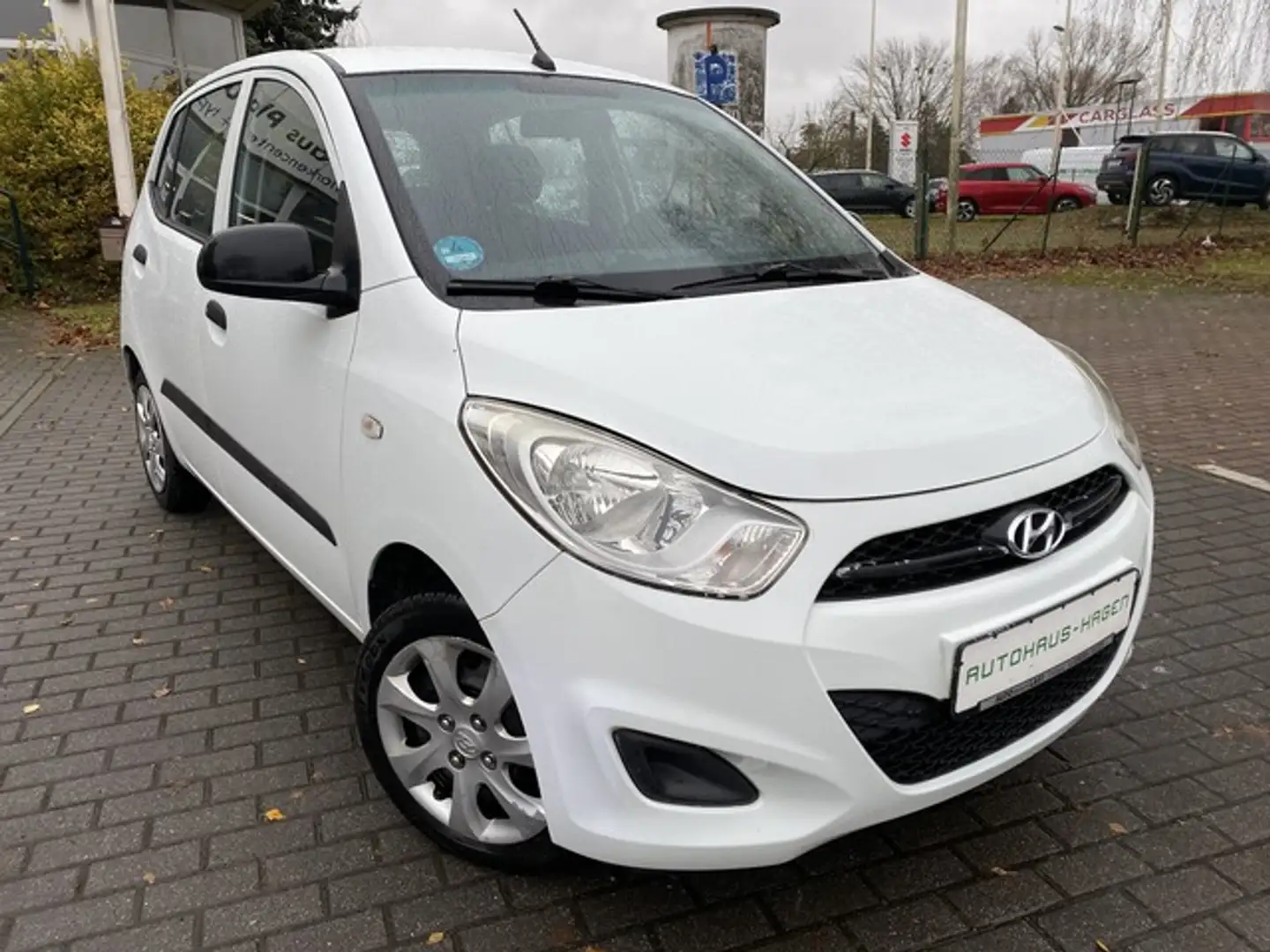 Hyundai i10 1.1 Classic Allwetter Weiß - 1