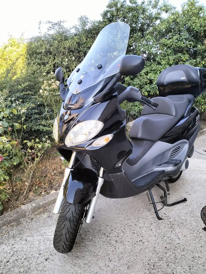 Piaggio X 9