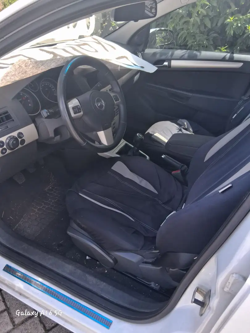 Opel Astra Astra 1.6 CaravanInnovation Weiß - 2