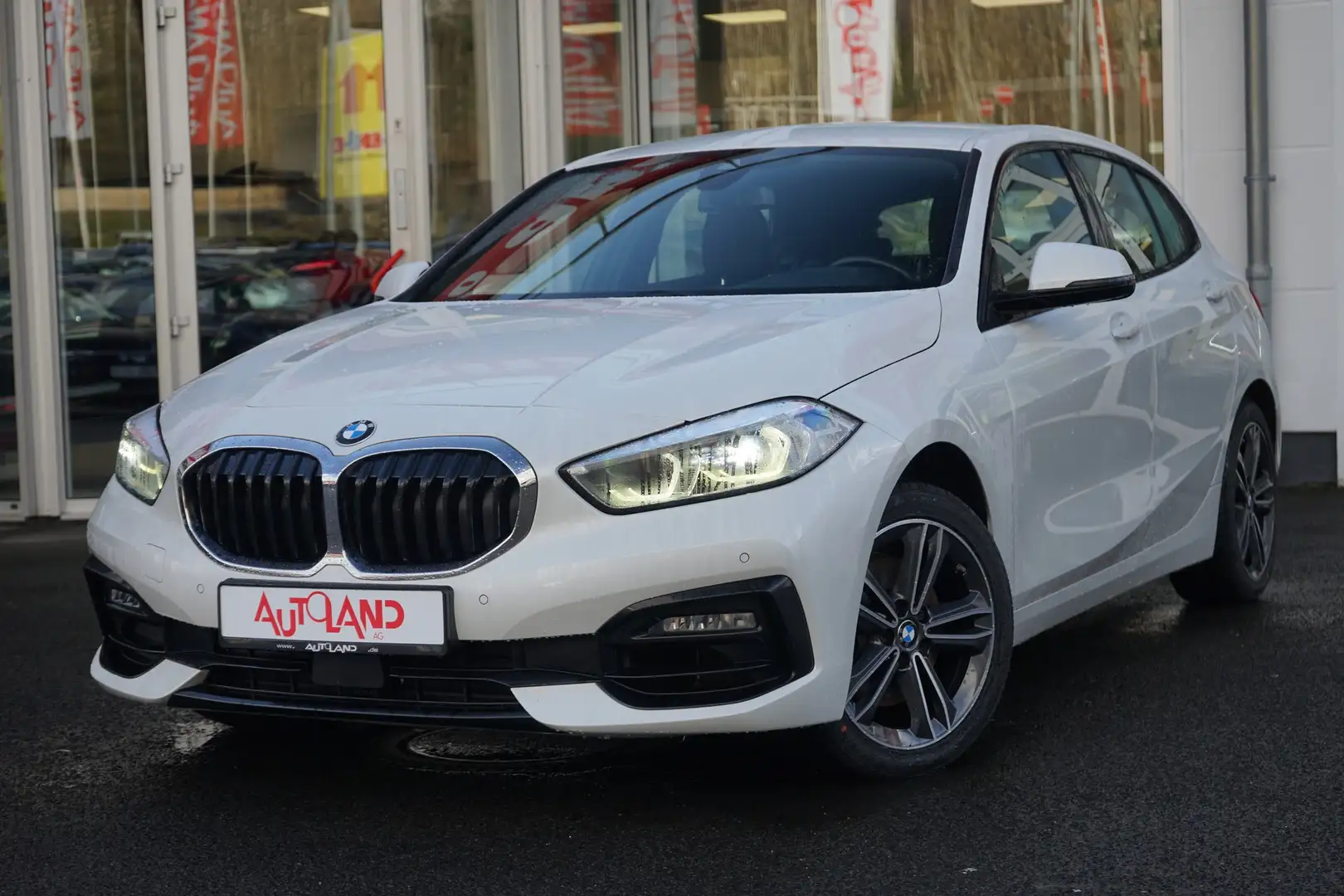 BMW 118 118i Sport-Line LED Klimaaut. Navi Tempomat DAB Weiß - 2