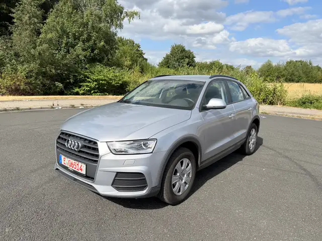 Audi Q3 Scheckheft Sitzheizung 2 Zonen Klima PDC Tempomat S line Fahrwerk Xenon