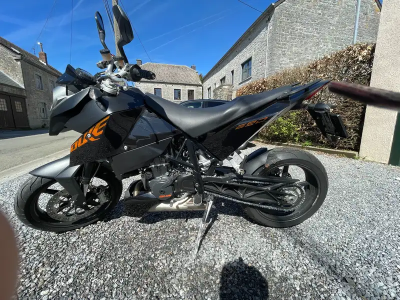 KTM 690 Duke - foto 2