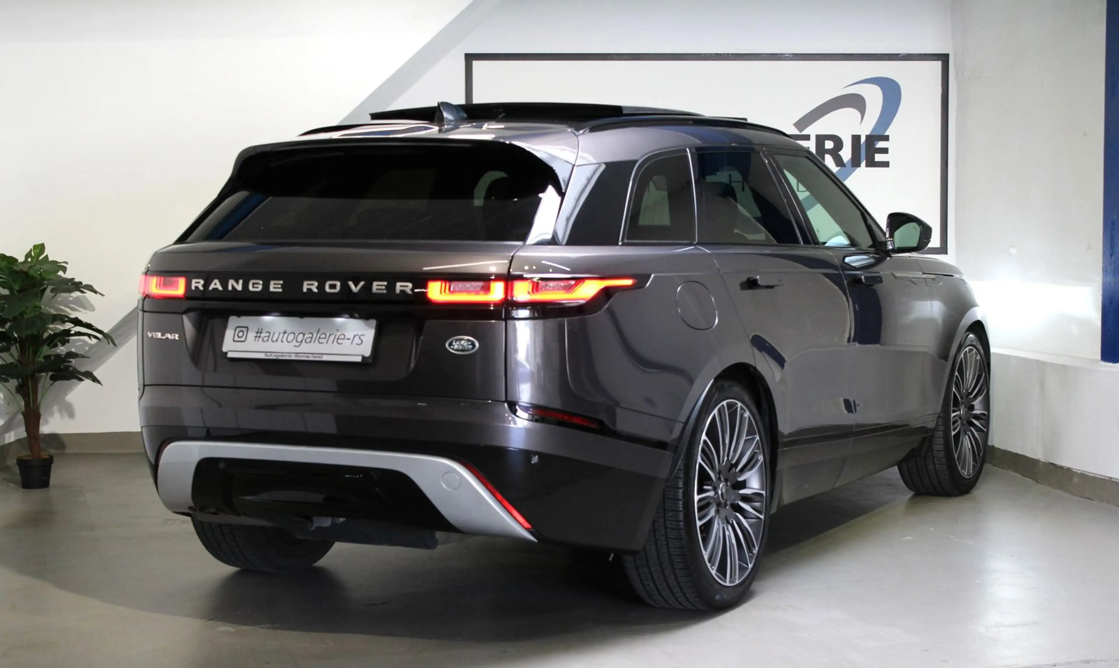 Land Rover Range Rover Velar D200 R-Dynamic SE*AURIC EDIT.* — photo 2