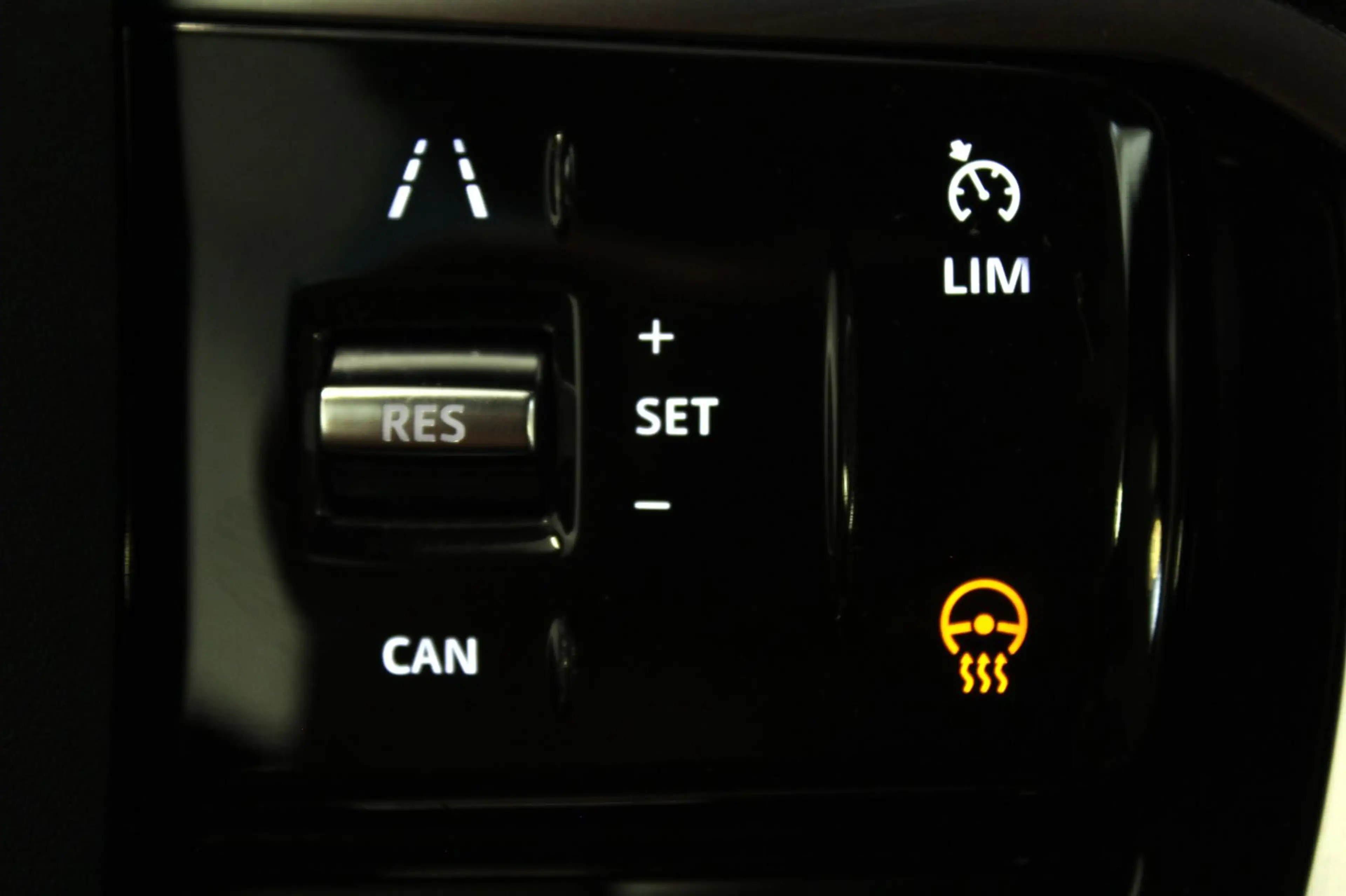 Land Rover Range Rover Velar D200 R-Dynamic SE*AURIC EDIT.* — photo 14