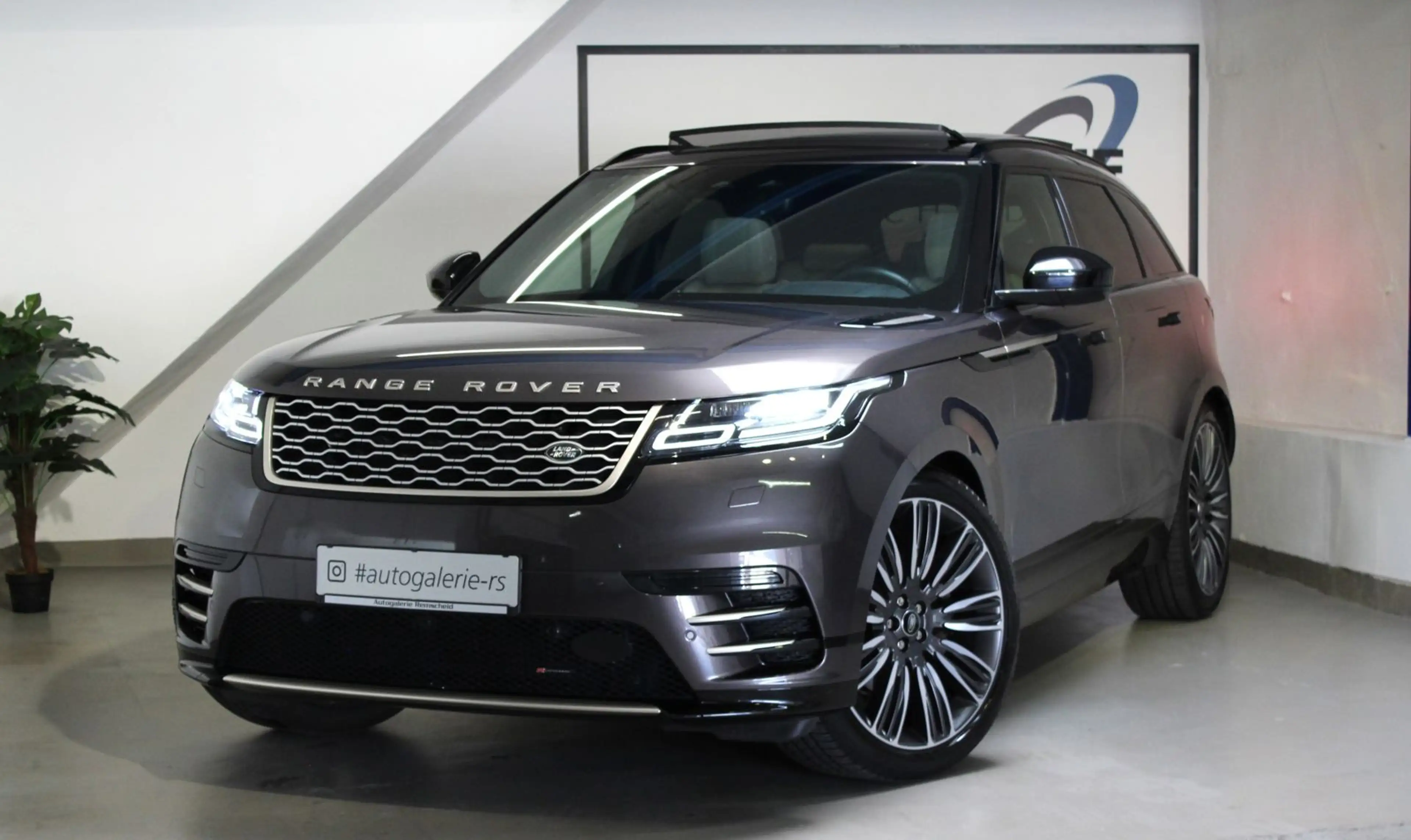 Land Rover Range Rover Velar D200 R-Dynamic SE*AURIC EDIT.* — photo 6