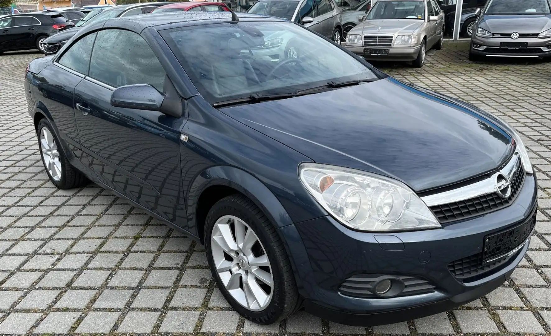 Opel Astra 1.8 Twin Top Cosmo Blauw - 1