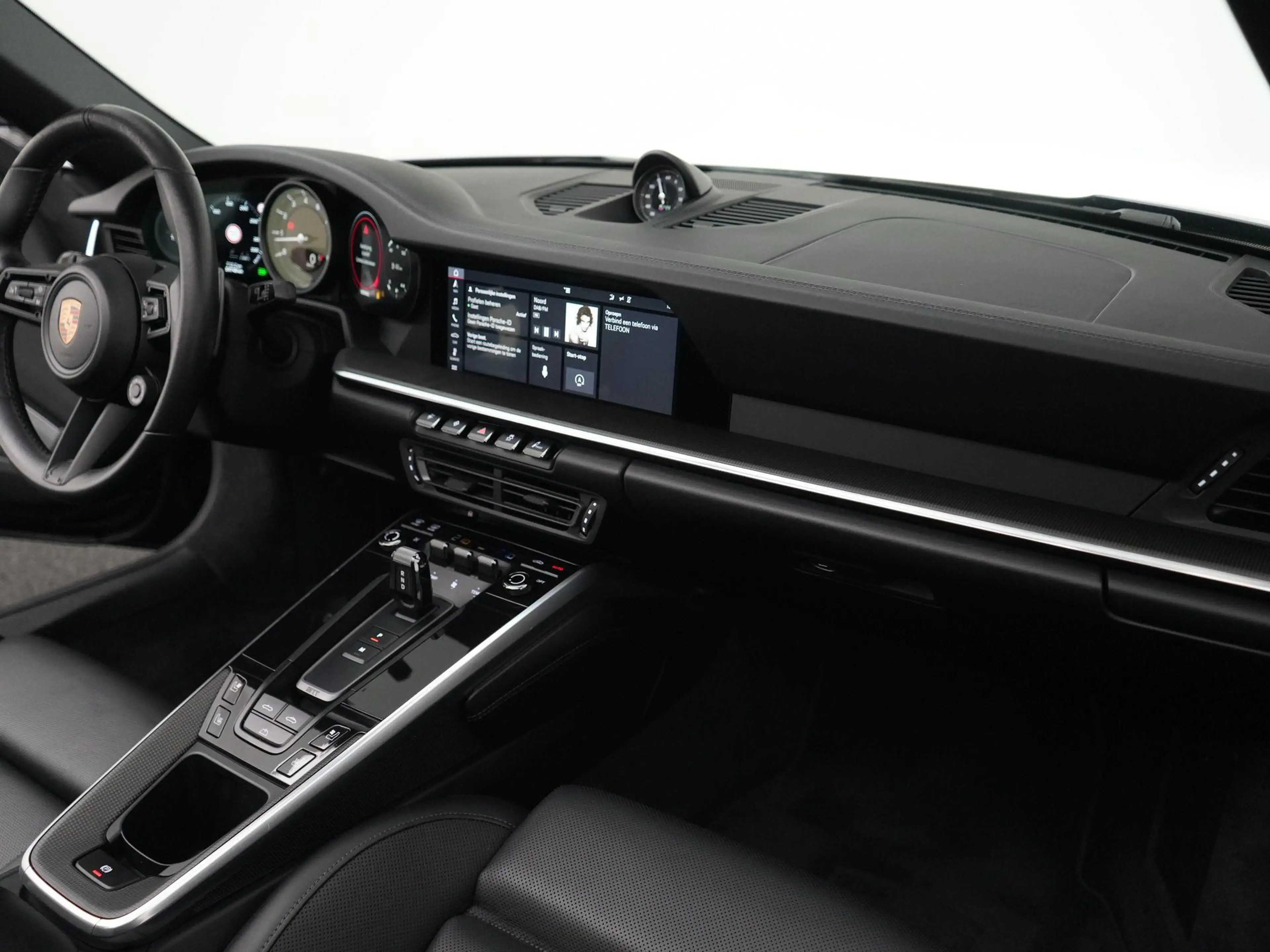 Porsche 992 Carrera 4S Cabriolet — photo 14