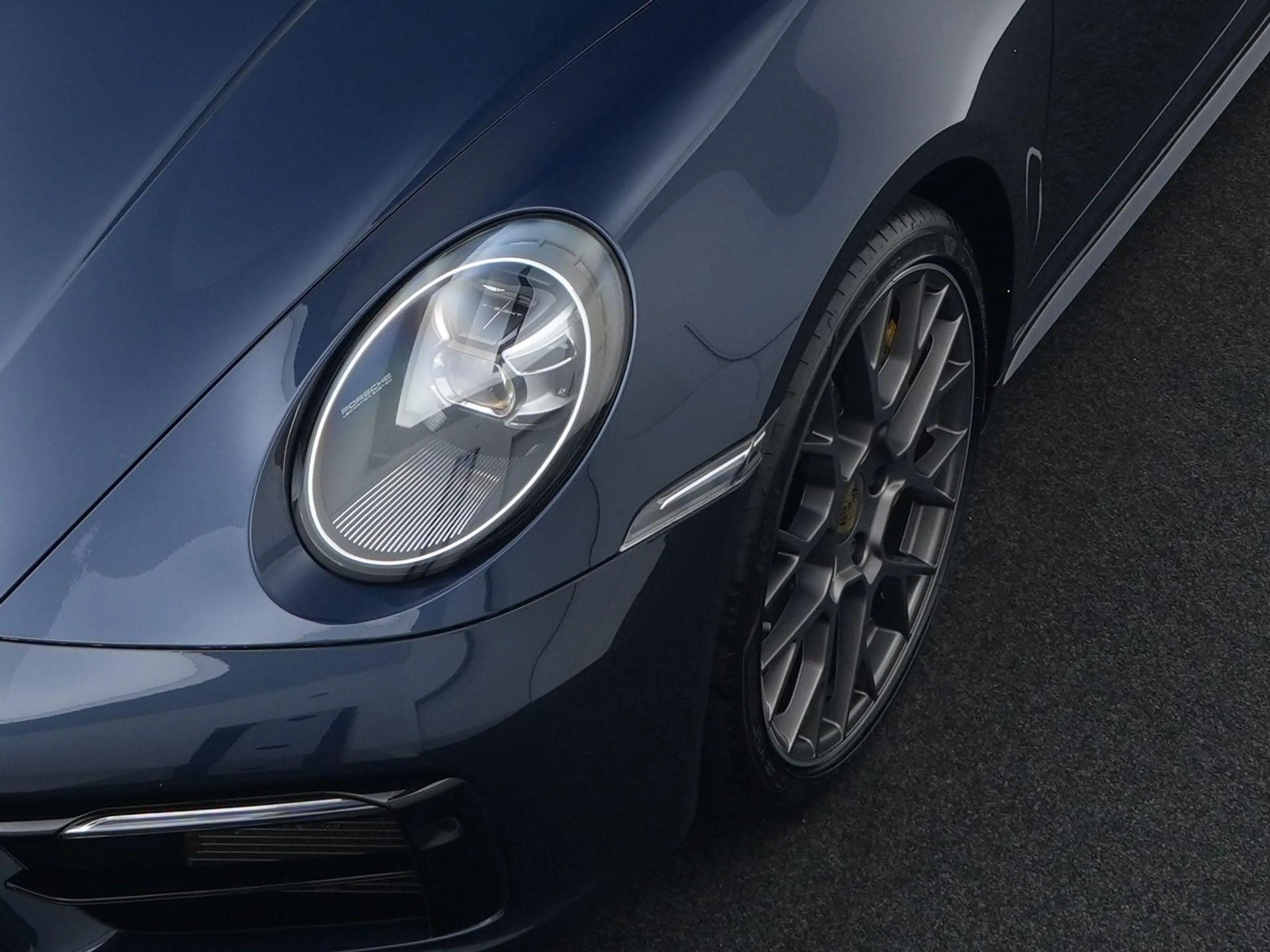 Porsche 992 Carrera 4S Cabriolet — photo 9