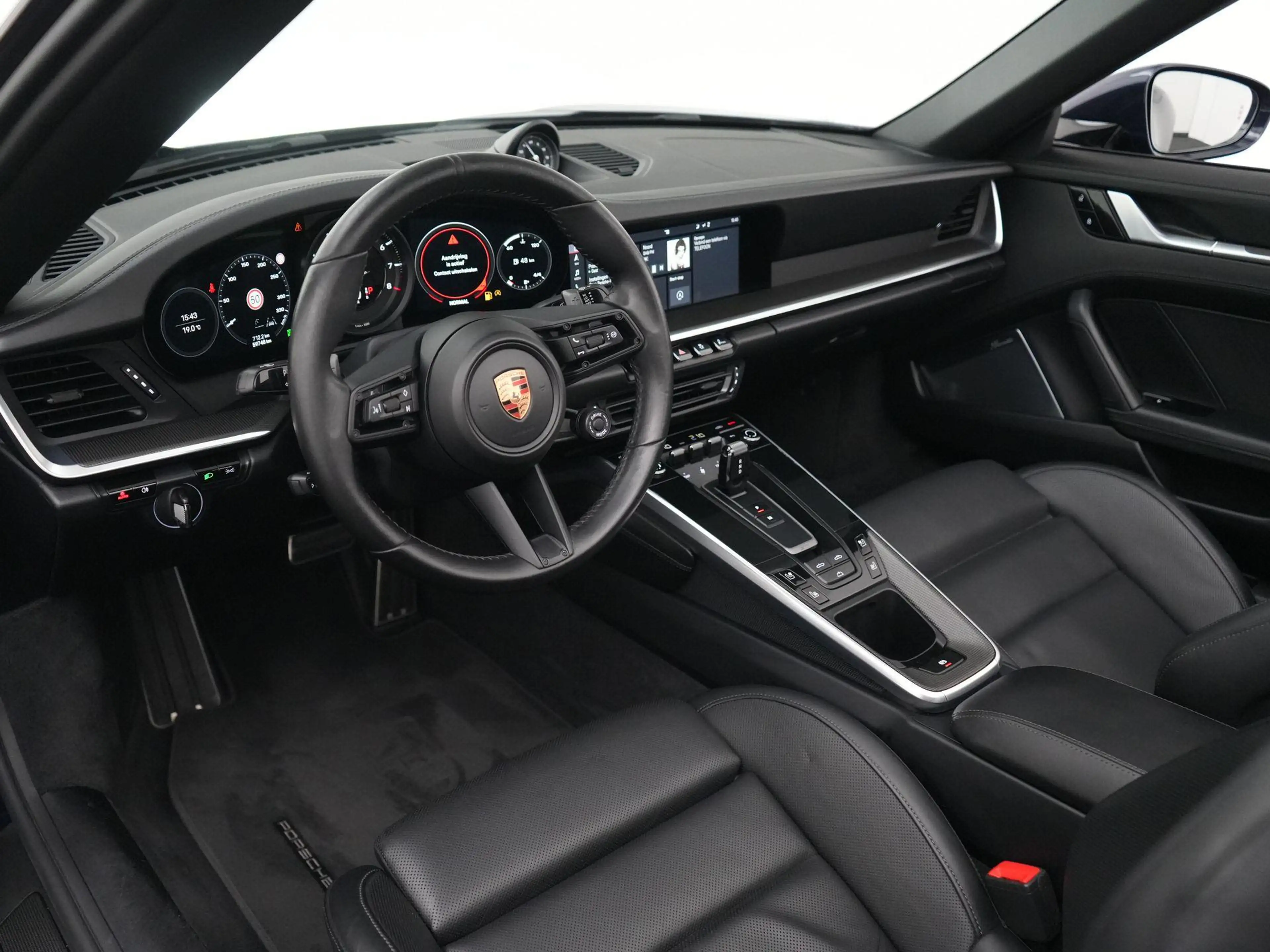 Porsche 992 Carrera 4S Cabriolet — photo 13