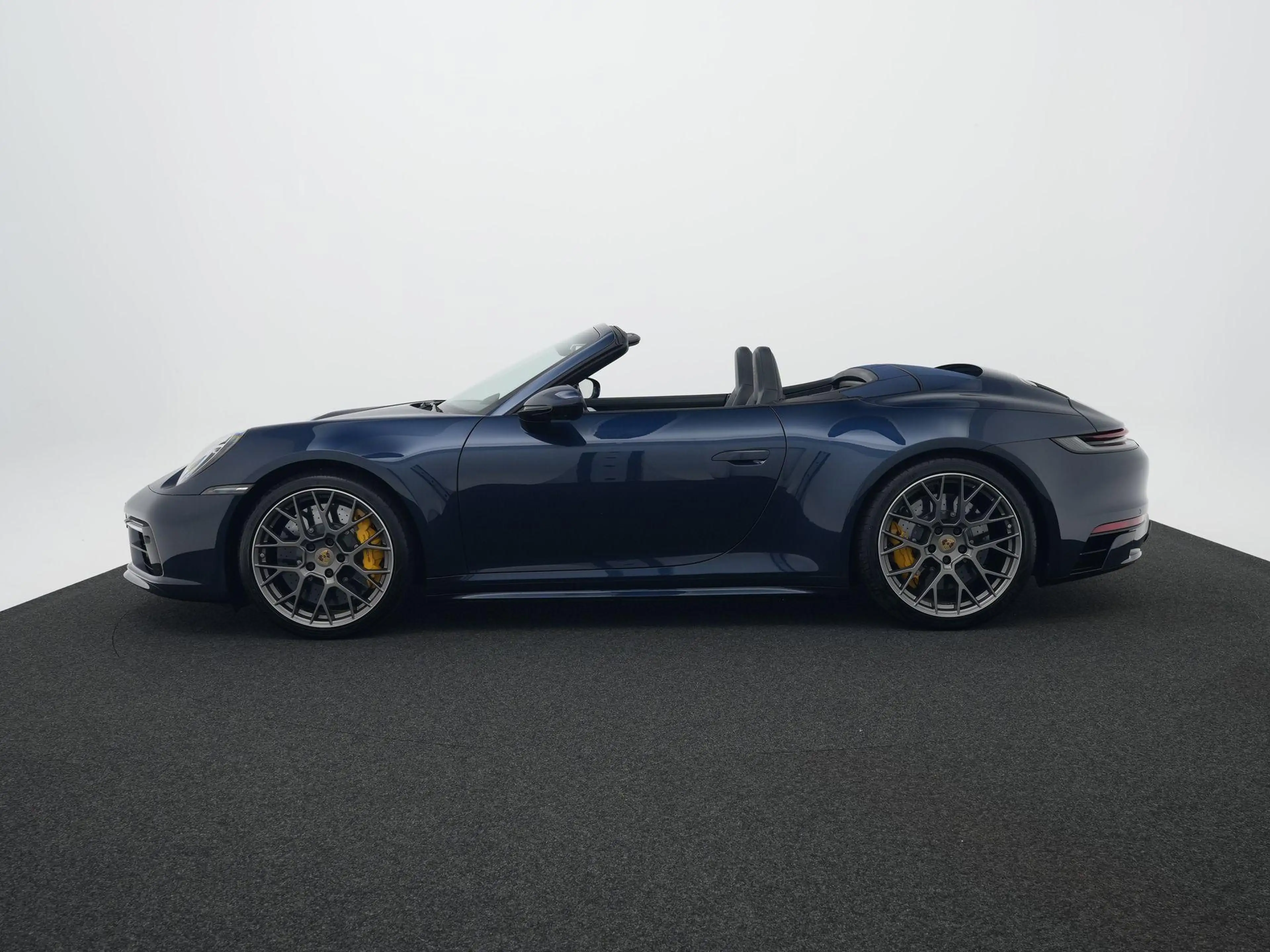 Porsche 992 Carrera 4S Cabriolet — photo 2