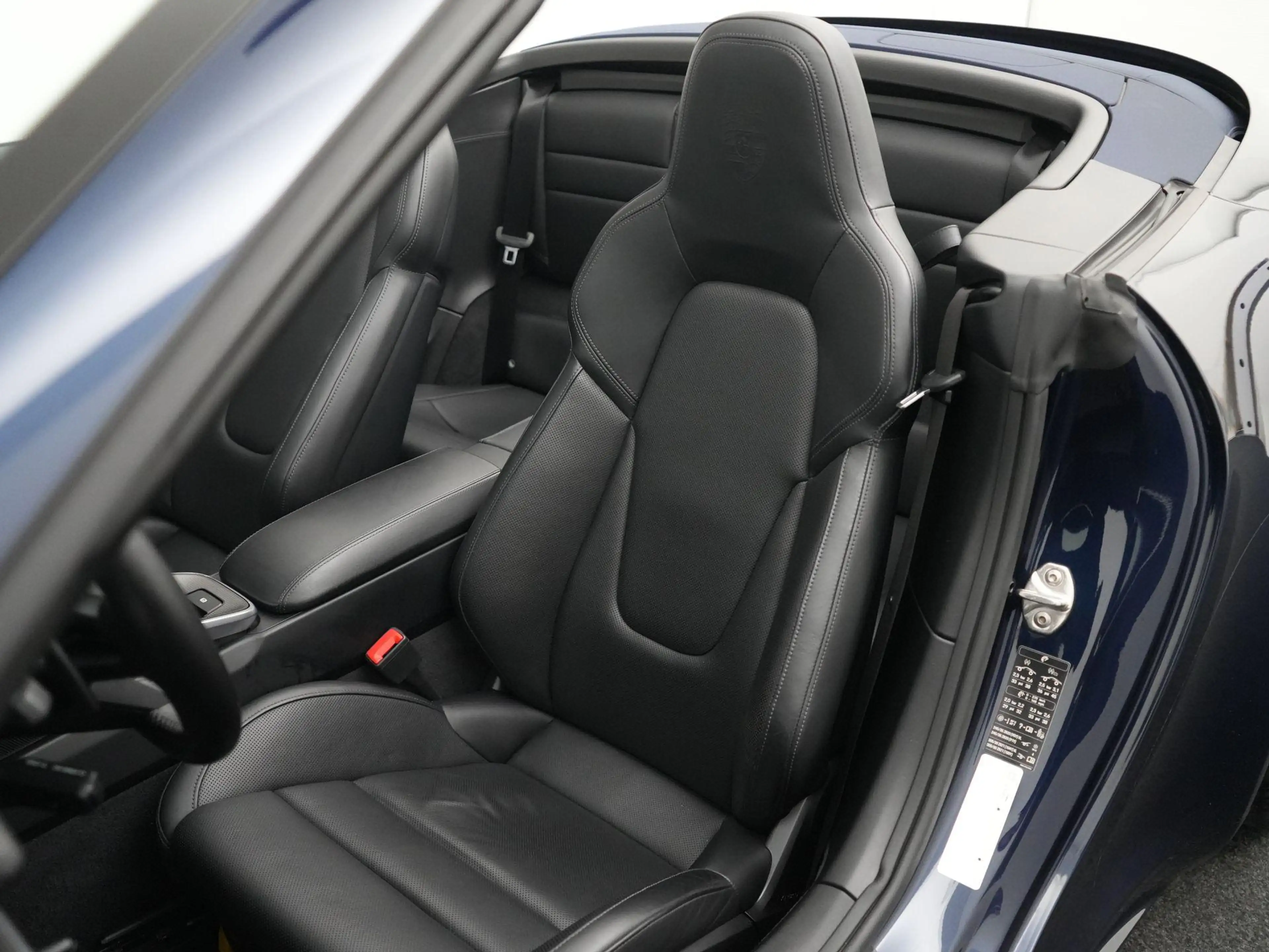 Porsche 992 Carrera 4S Cabriolet — photo 4
