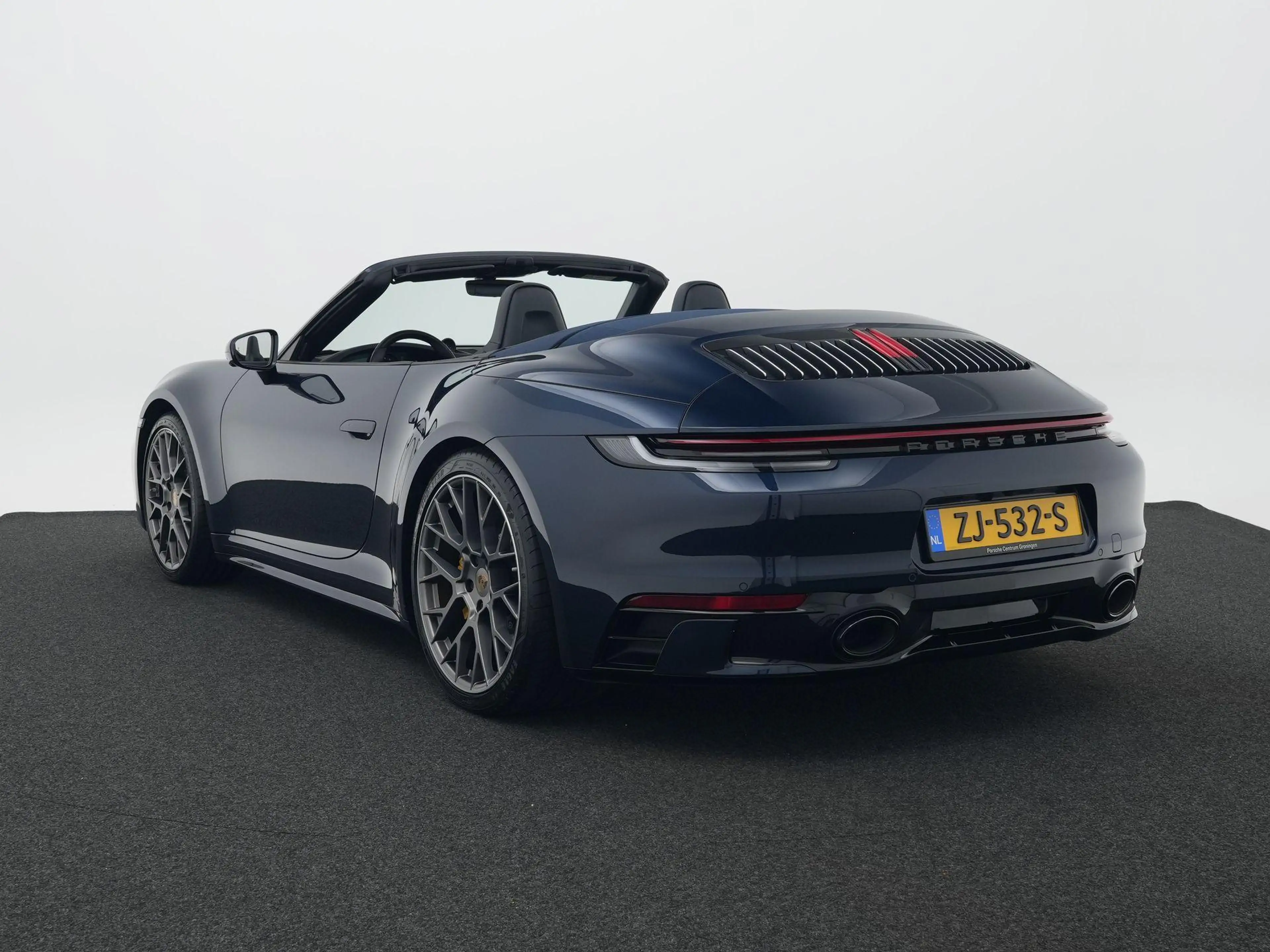 Porsche 992 Carrera 4S Cabriolet — photo 3