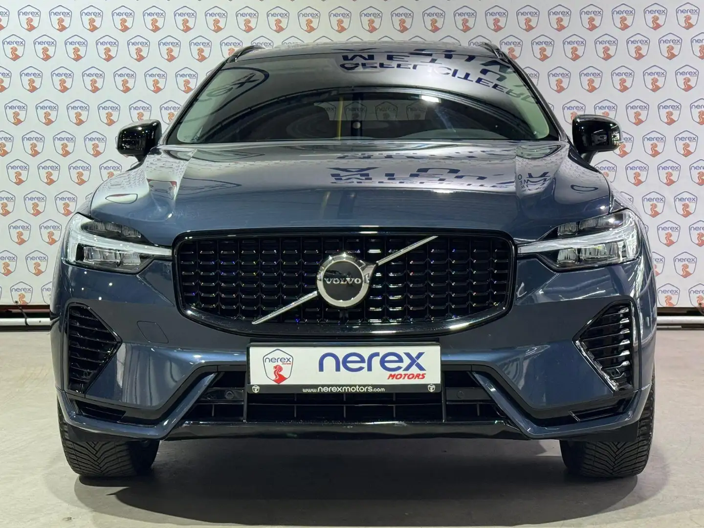 Volvo XC60 2.0 T6 Plug-in hybrid AWD Plus Dark | Pano | Camer Blauw - 2