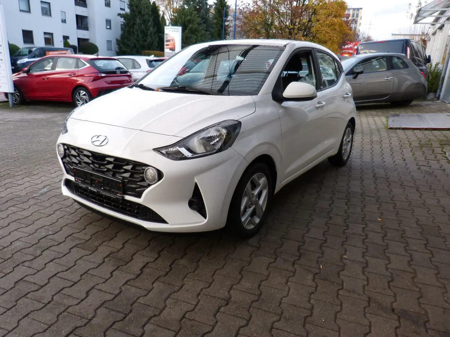 Hyundai i10 Trend AUT. APPLE SHZ LHZ PDC KLIMAAUT. Weiß - 1