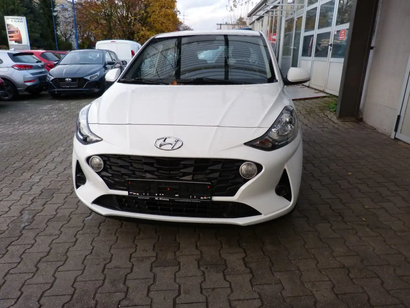 Hyundai i10 Trend AUT. APPLE SHZ LHZ PDC KLIMAAUT. Weiß - 2