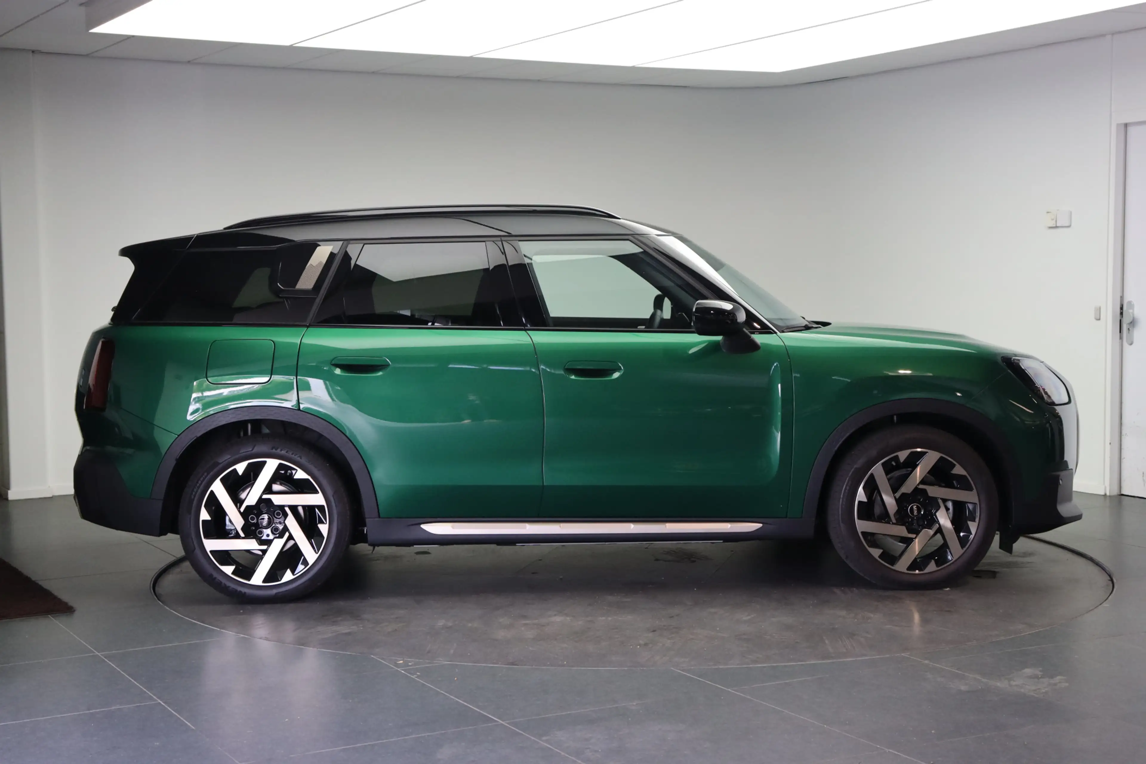 MINI Countryman E / Favoured / Pakket M / 19" Kaleido Spoke 2-tone — photo 4