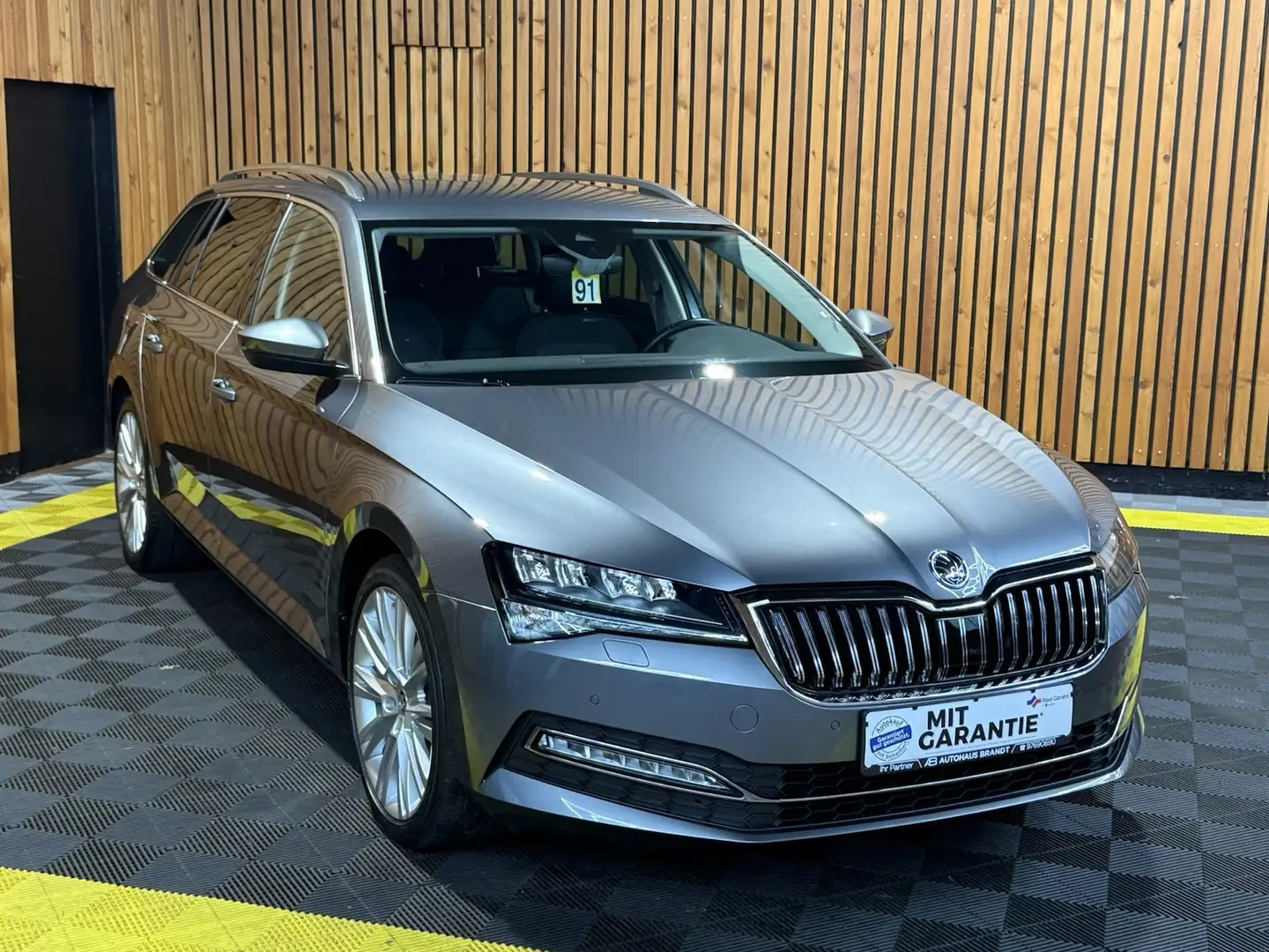Skoda Superb Combi Style 1,5 TSI DSG Navi*Virt*Kam*AHK Grau - 2