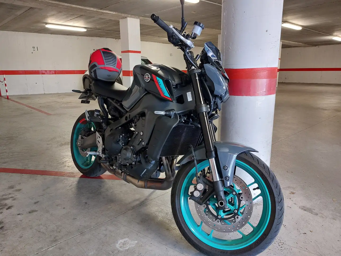Yamaha MT-09 Grigio - 2