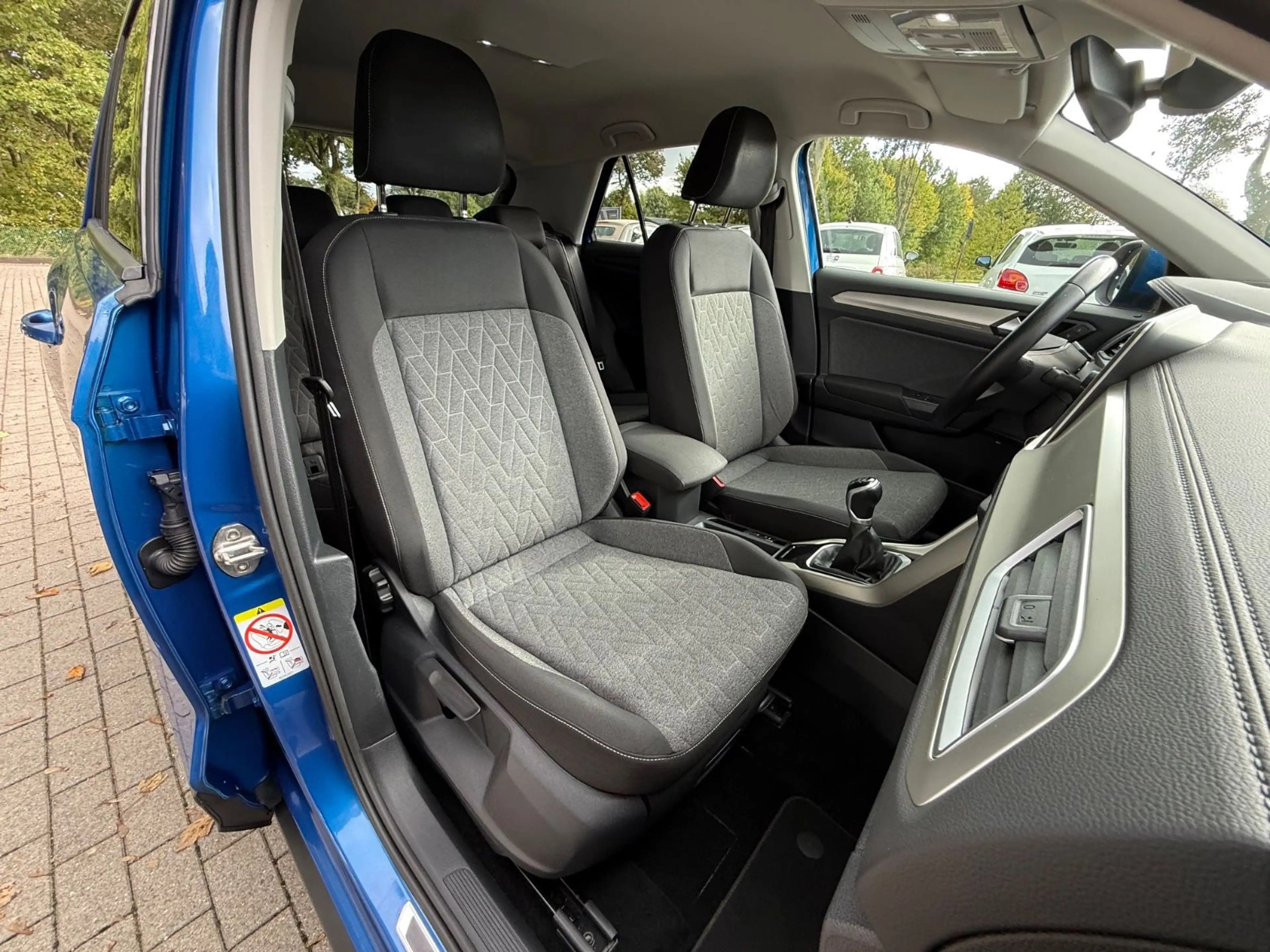 Volkswagen T-Roc Move 1.0 TSI AHK/ACC/APP/LED/SHZ/NAVI/ISO — photo 9