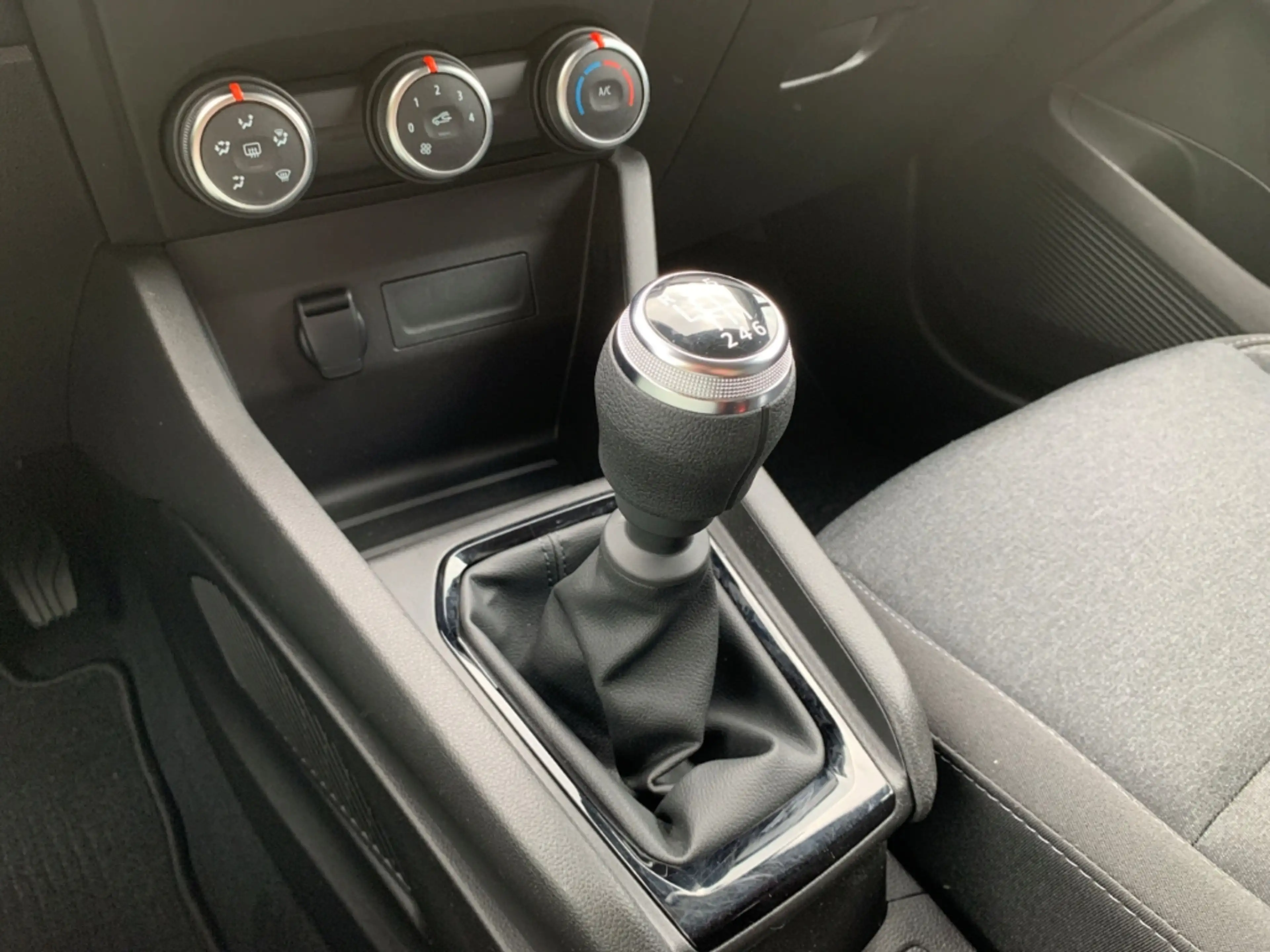 Renault Clio ZEN 1.0 TCe 90 Zen KLIMA+LED+DAB+TEMPOMAT — photo 19
