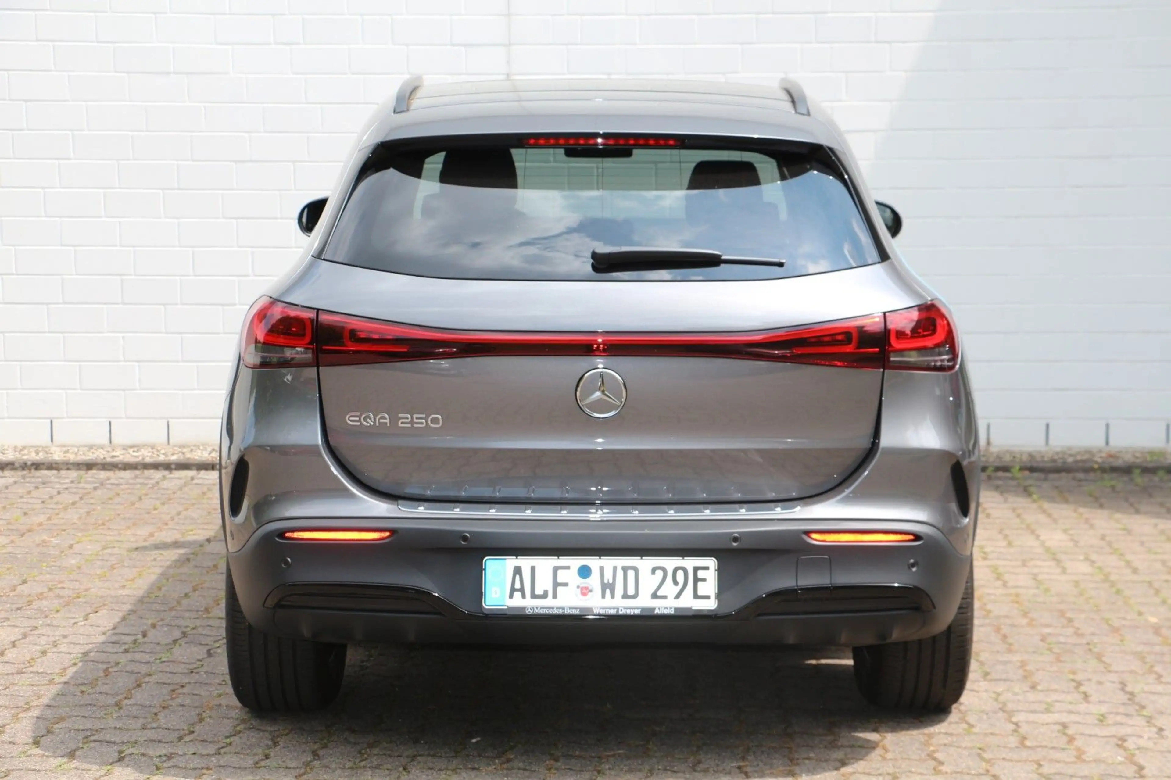 Mercedes-Benz EQA 250 AMG/Night/360°/LED — photo 4