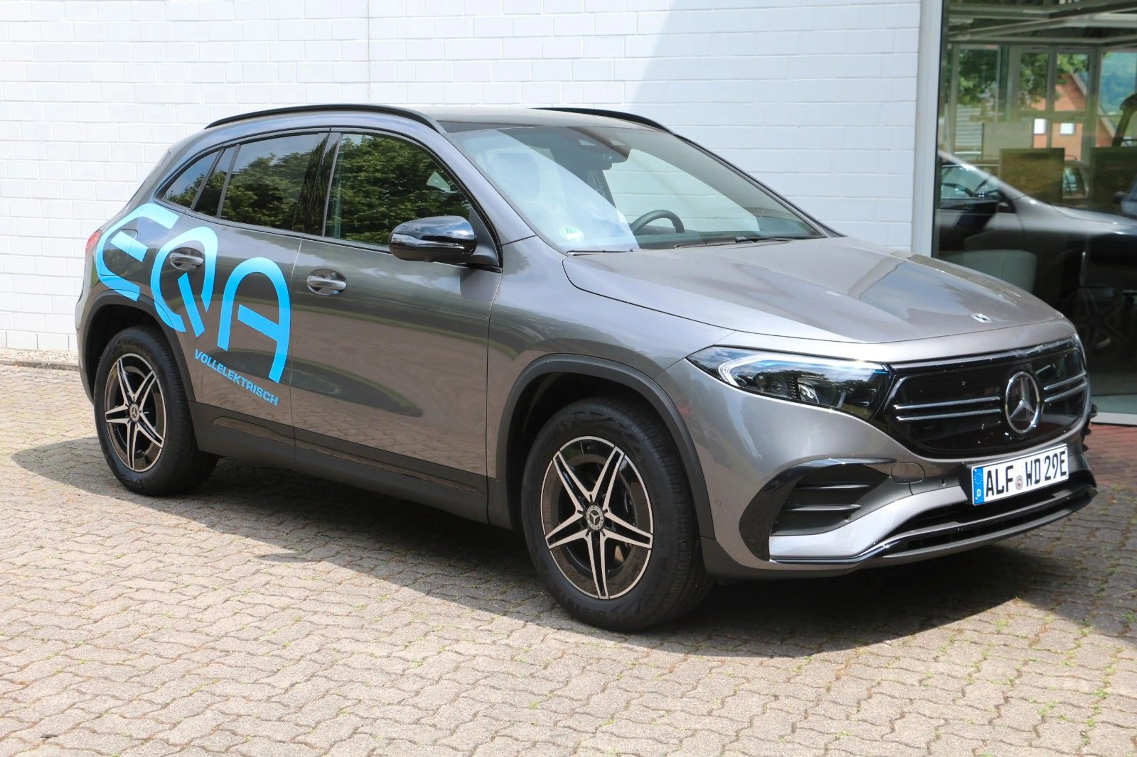 Mercedes-Benz EQA 250 AMG/Night/360°/LED — photo 6