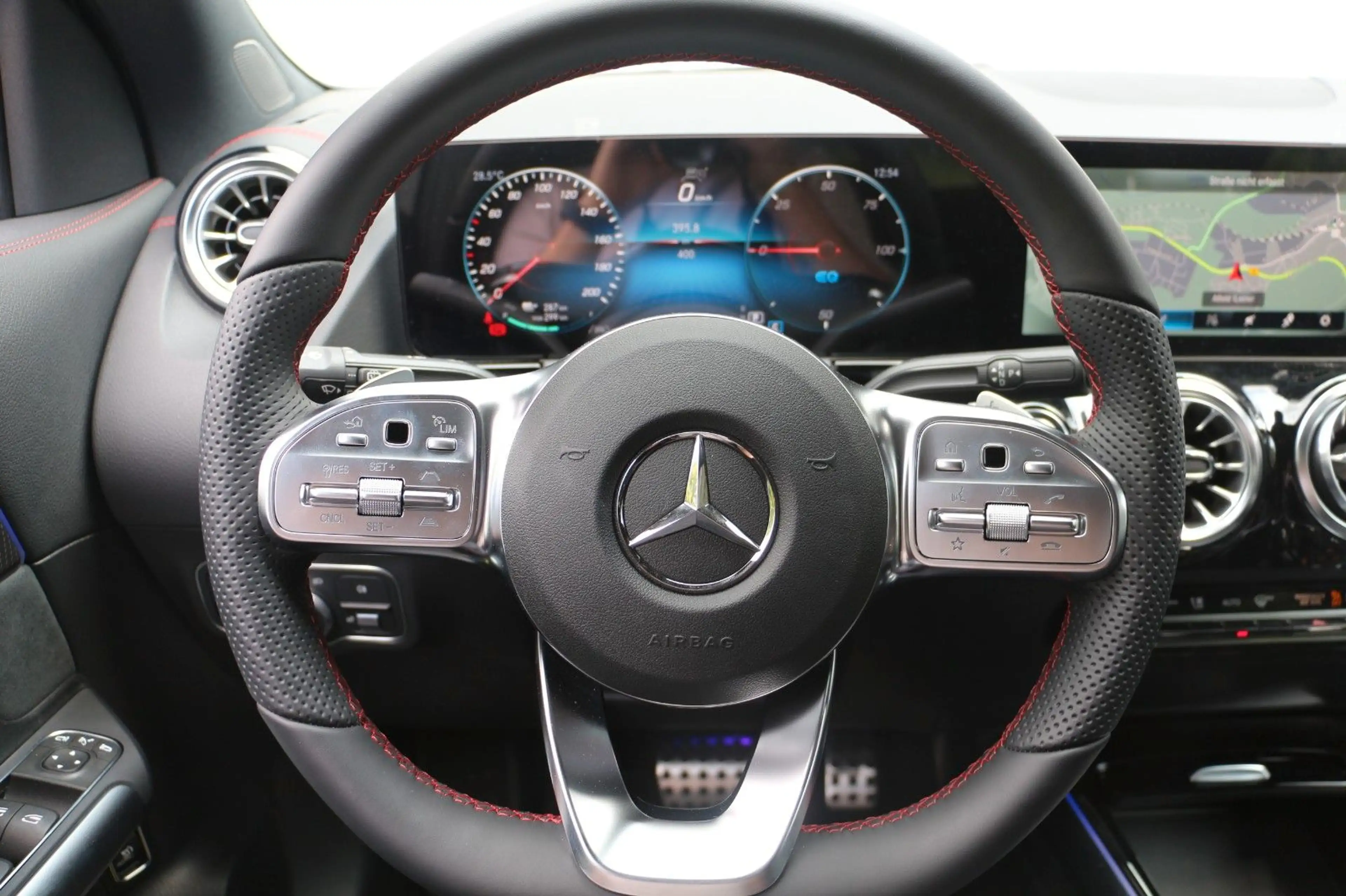 Mercedes-Benz EQA 250 AMG/Night/360°/LED — photo 11