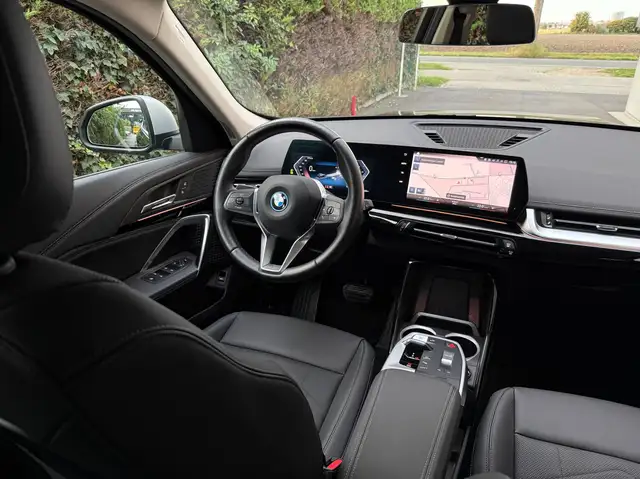 BMW iX1 XDrive 30e,Leder zwart,Led lichten,Elektr koffer,Camera,Naviagtie,Parkassist