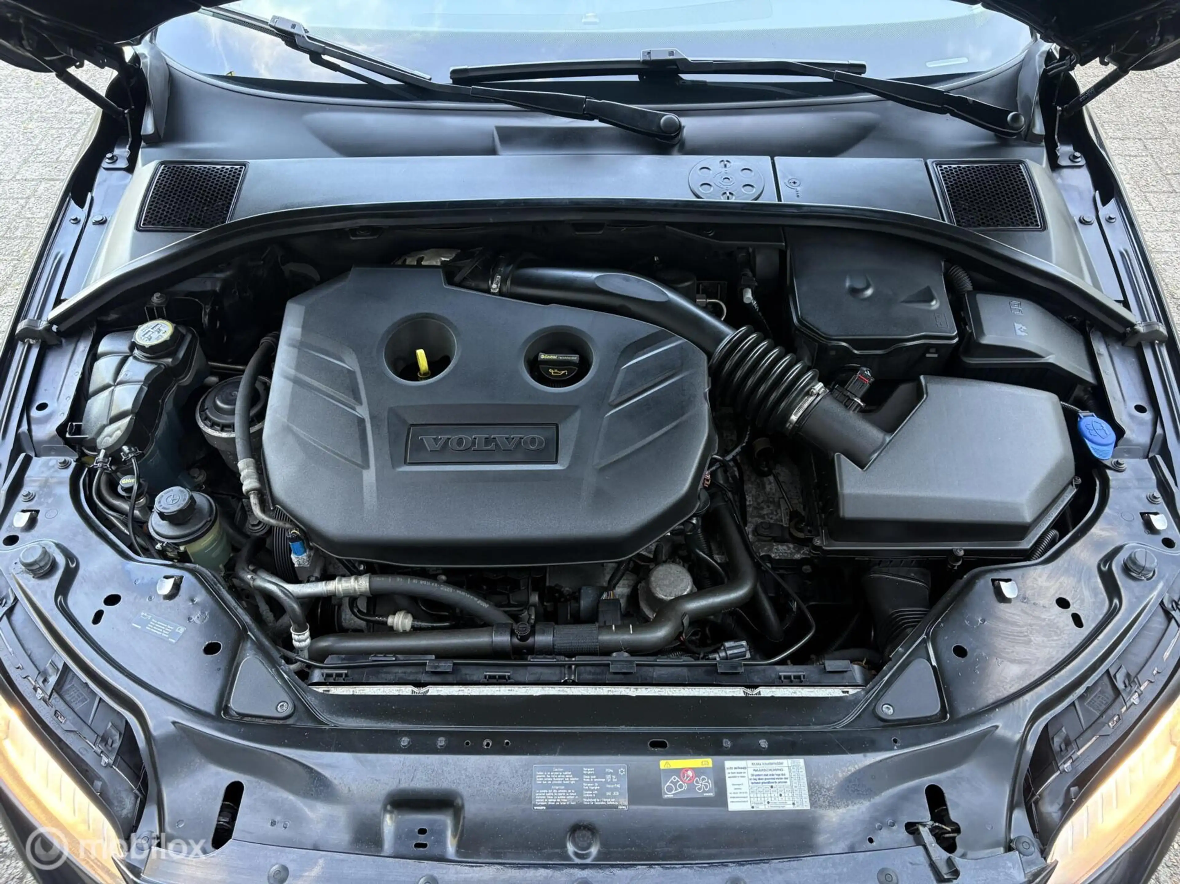 Volvo V70 2.0T Momentum — photo 8