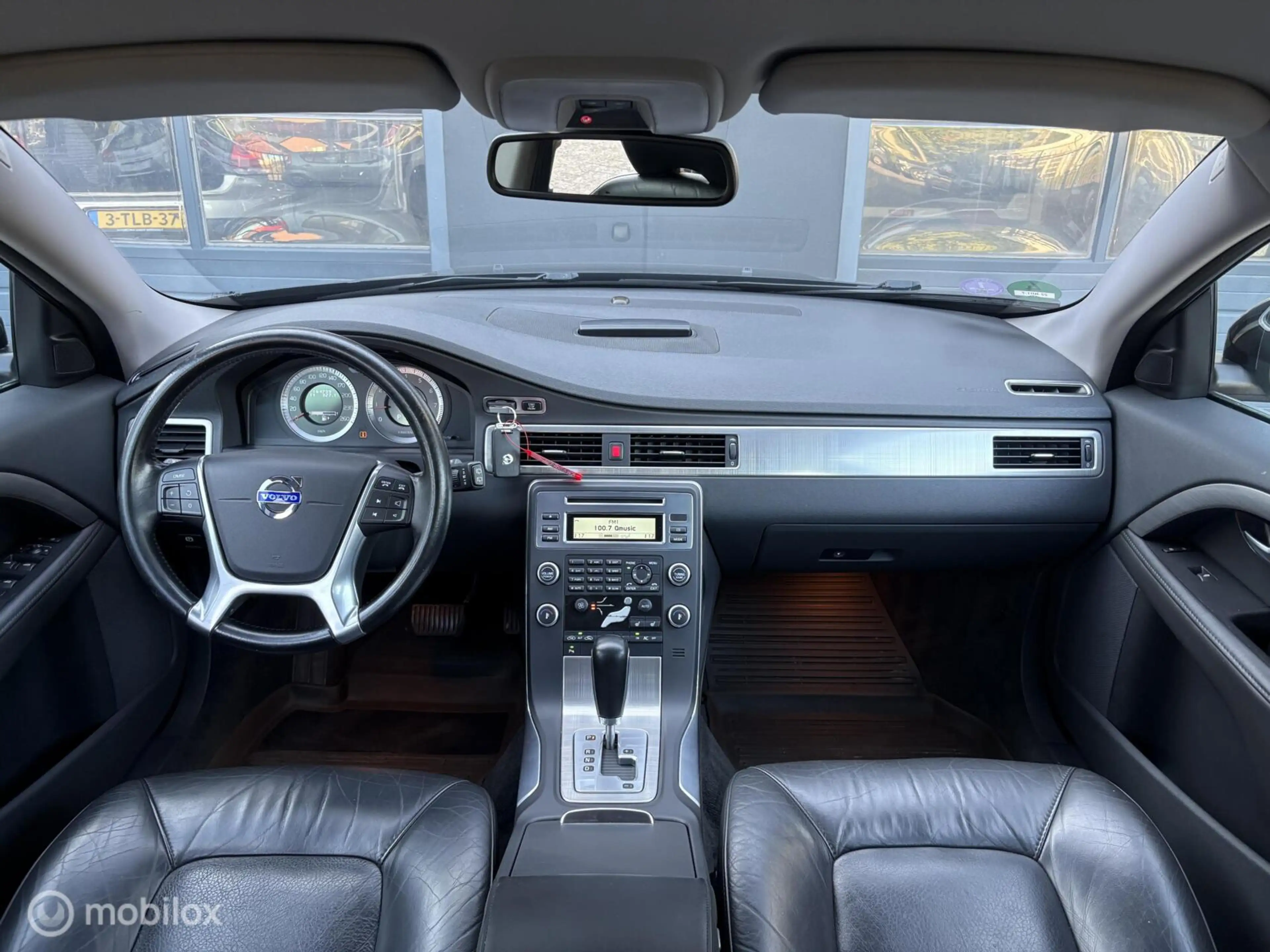 Volvo V70 2.0T Momentum — photo 10