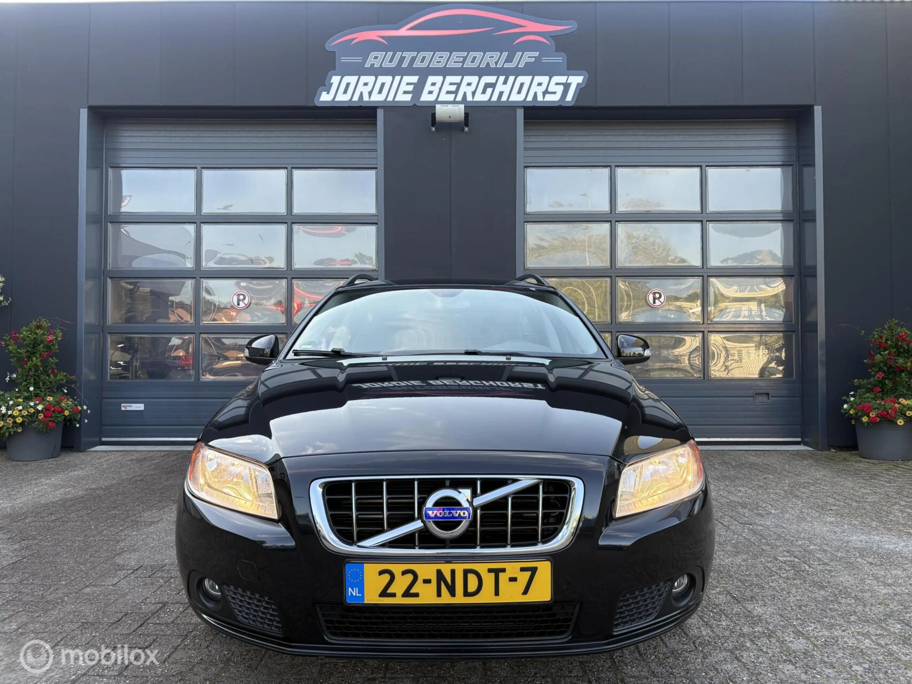 Volvo V70 2.0T Momentum — photo 2