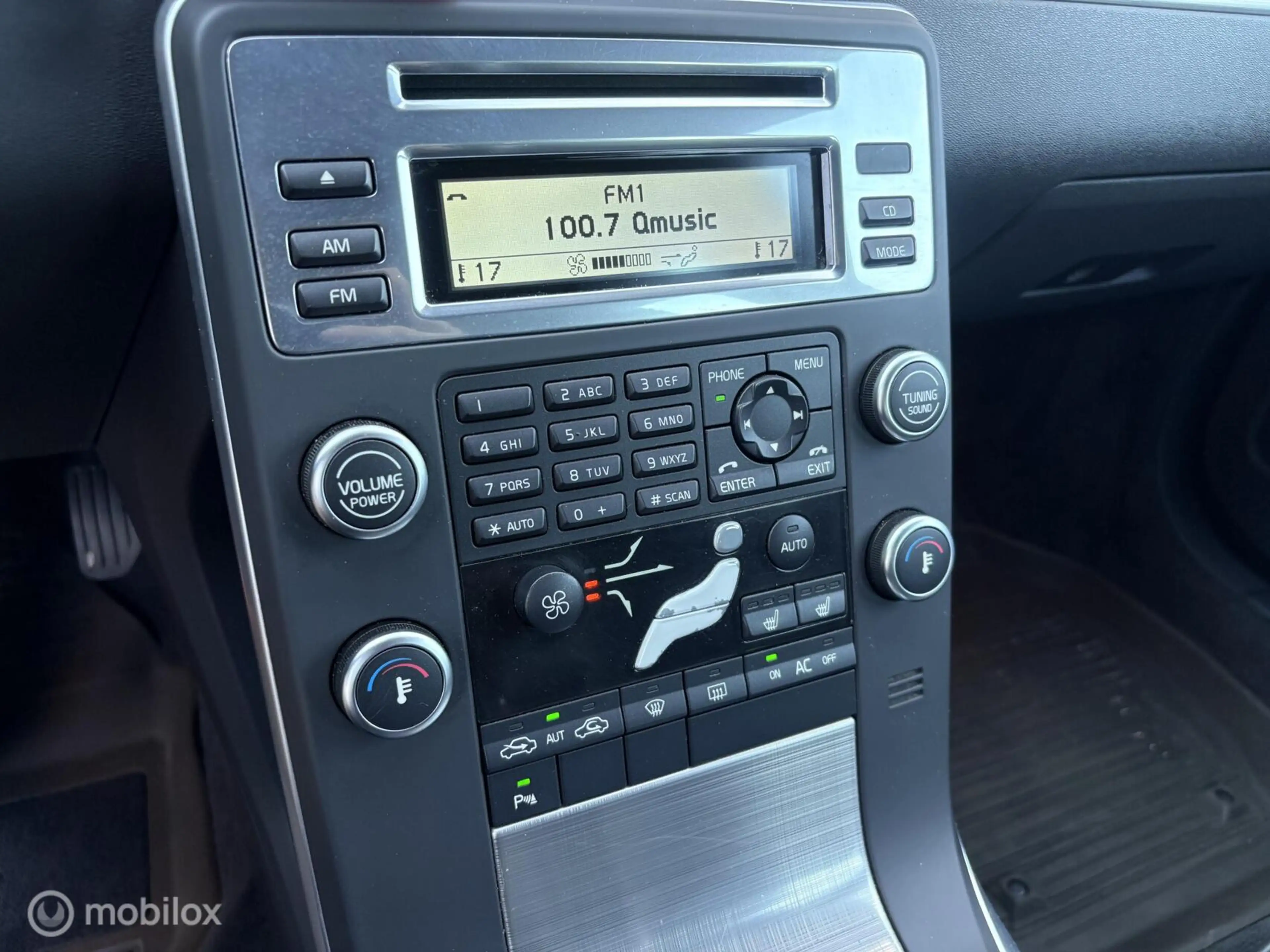 Volvo V70 2.0T Momentum — photo 12