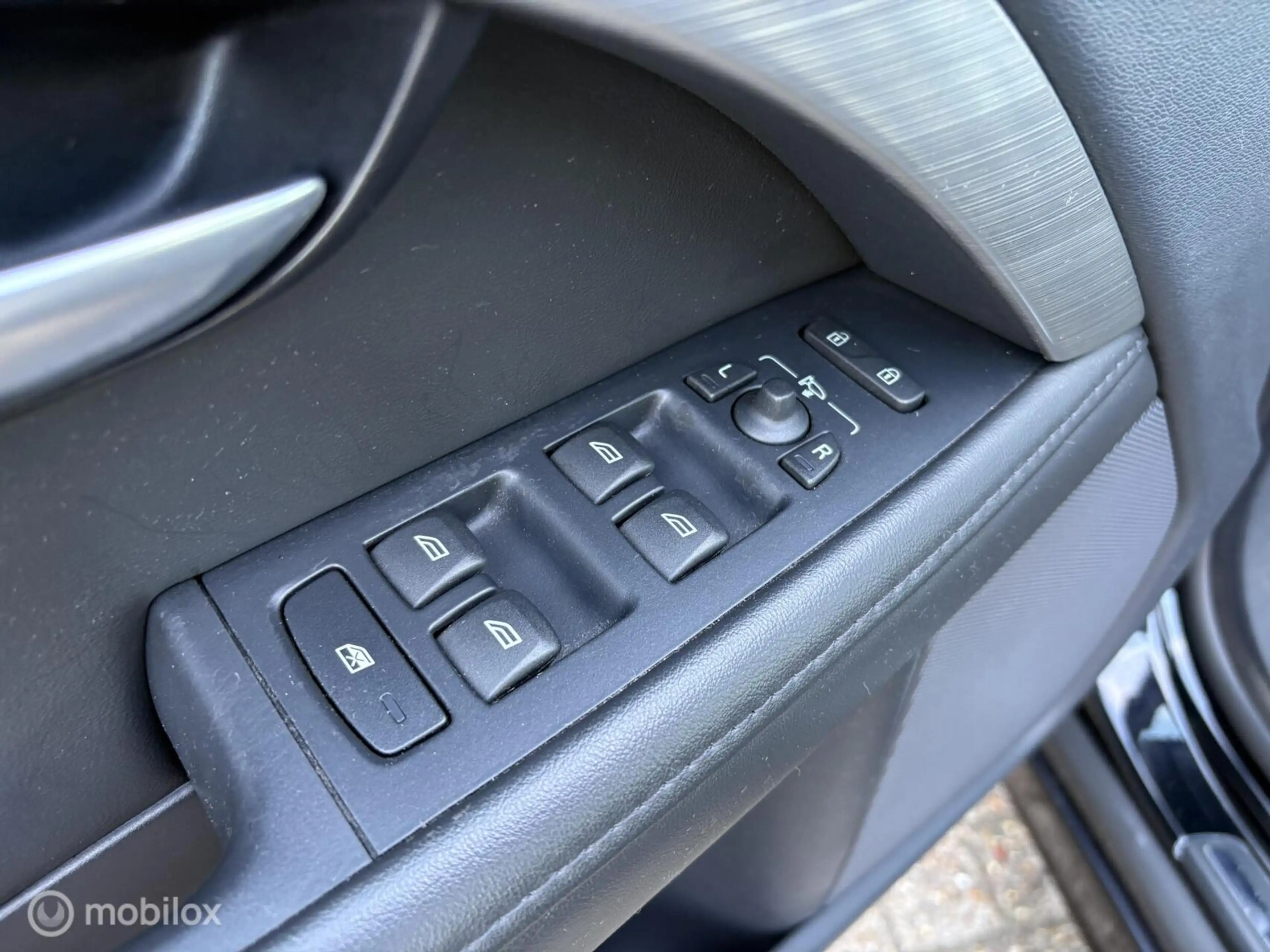 Volvo V70 2.0T Momentum — photo 13