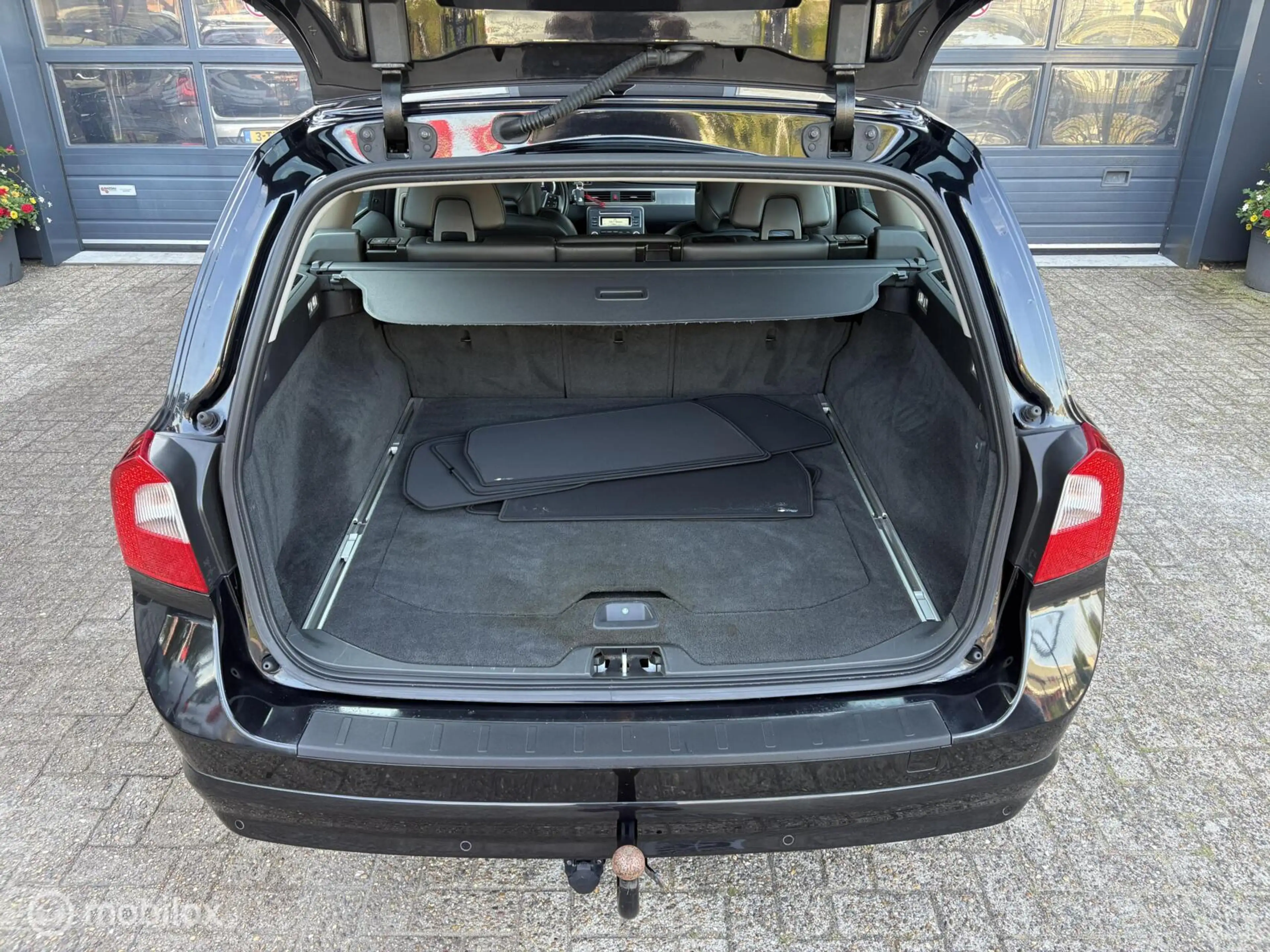 Volvo V70 2.0T Momentum — photo 7